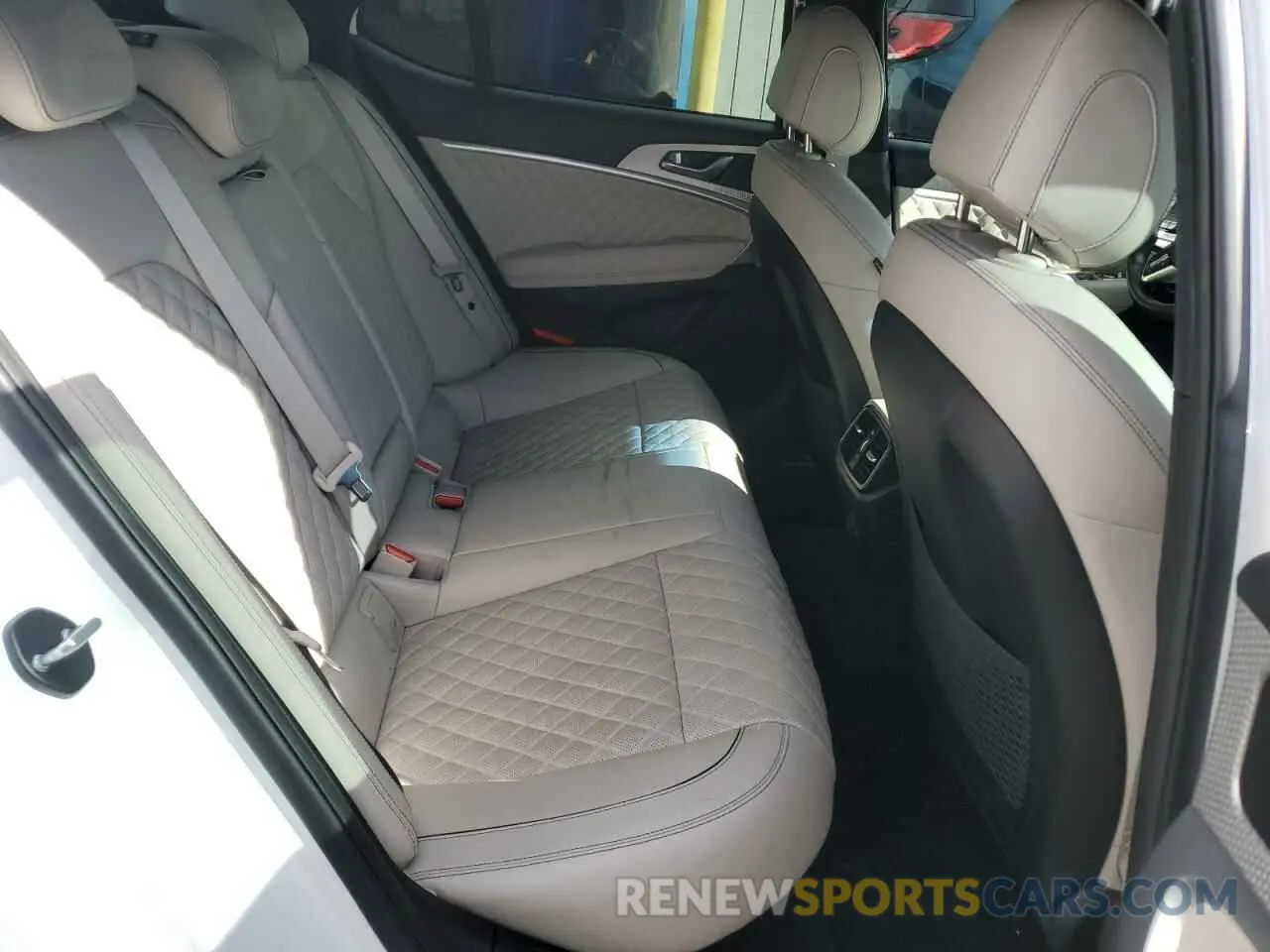 10 Photograph of a damaged car KMTG54TE4NU097753 GENESIS G70 BASE 2022