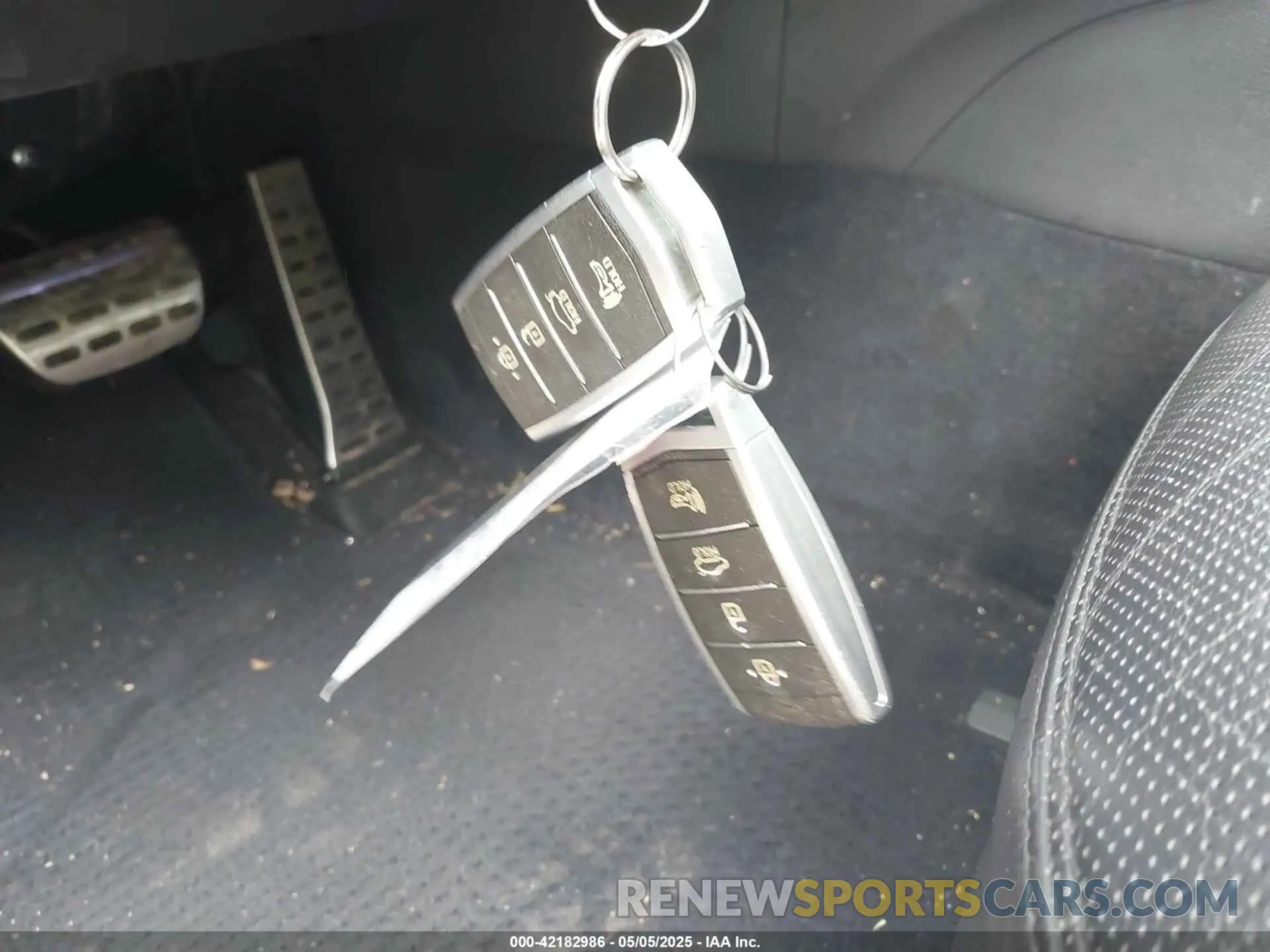 11 Photograph of a damaged car KMHGN4JE1KU287647 GENESIS G80 2019