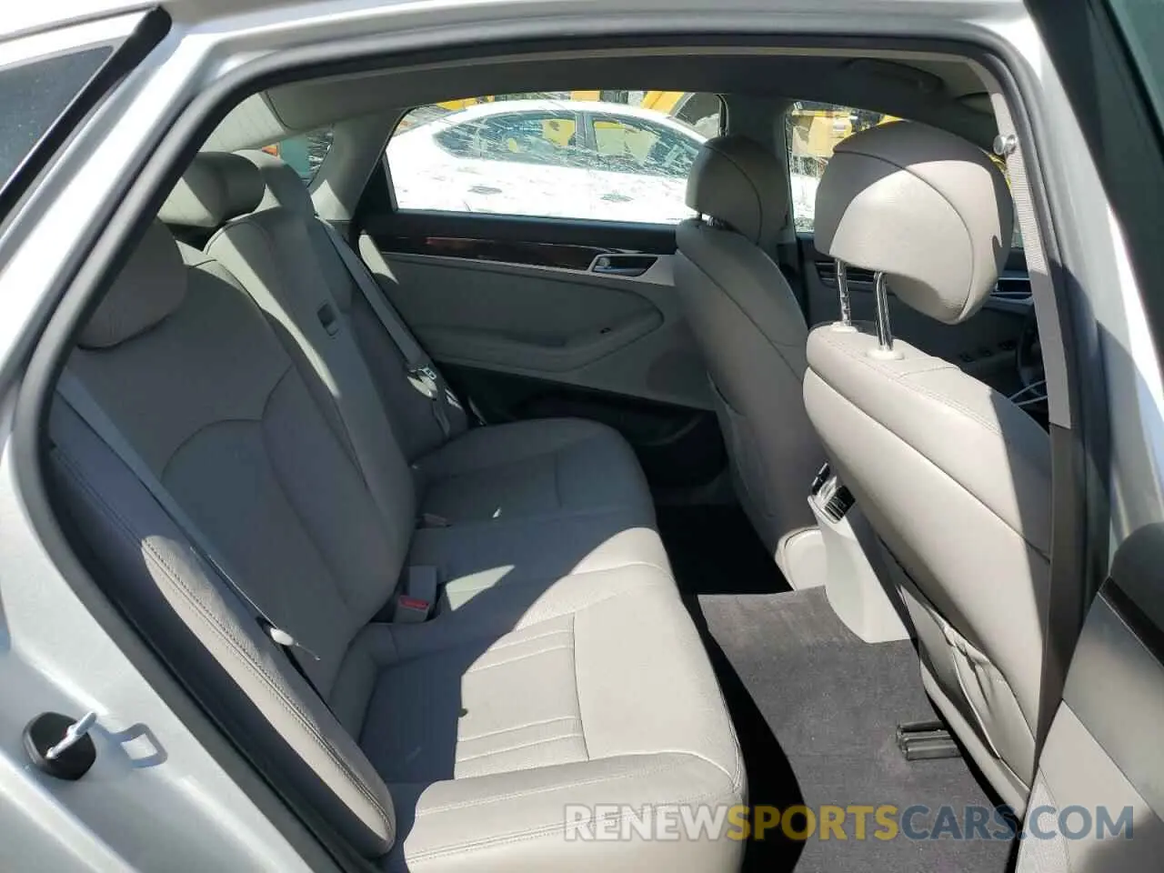 10 Photograph of a damaged car KMHGN4JE2KU300499 GENESIS G80 2019