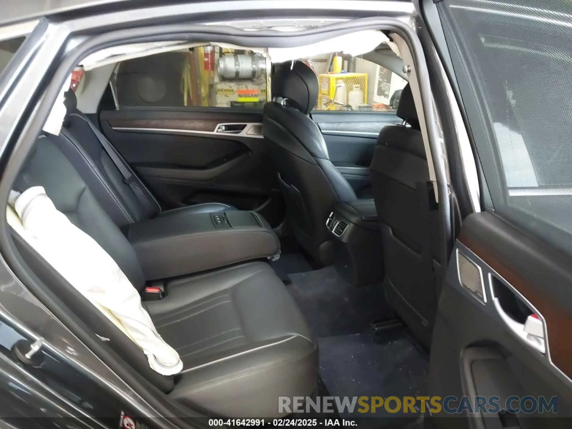 8 Photograph of a damaged car KMHGN4JE4KU299355 GENESIS G80 2019