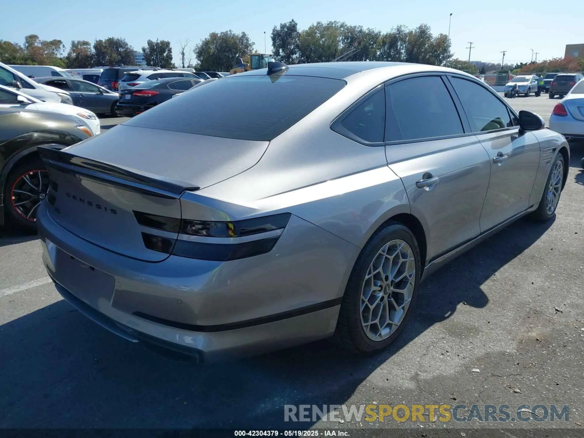4 Photograph of a damaged car KMTGB4SC7MU046660 GENESIS G80 2021