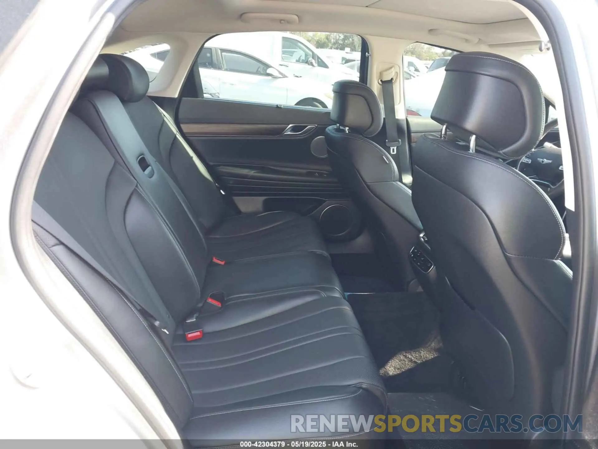 8 Photograph of a damaged car KMTGB4SC7MU046660 GENESIS G80 2021