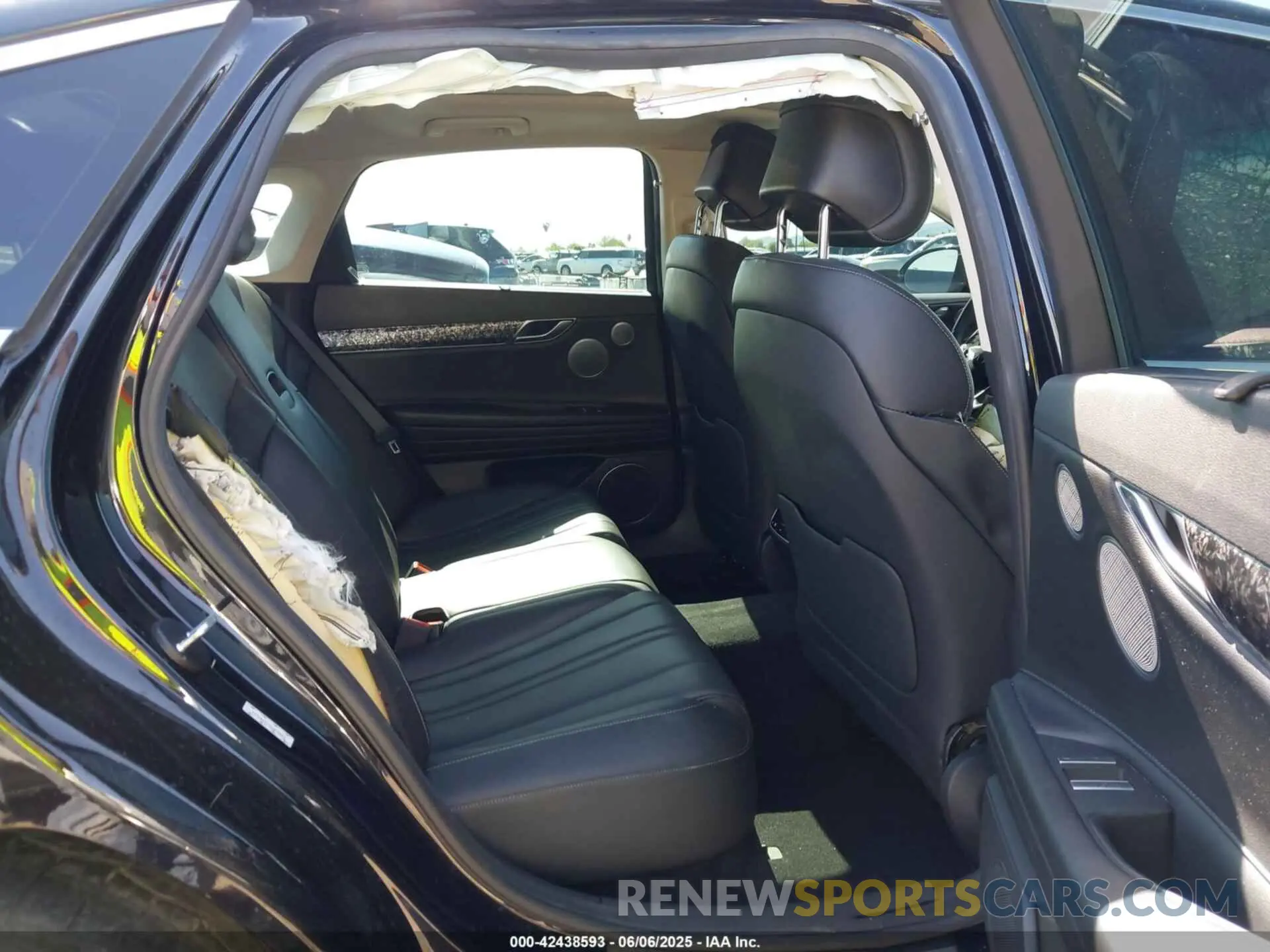 8 Photograph of a damaged car KMTGB4SC7MU073552 GENESIS G80 2021