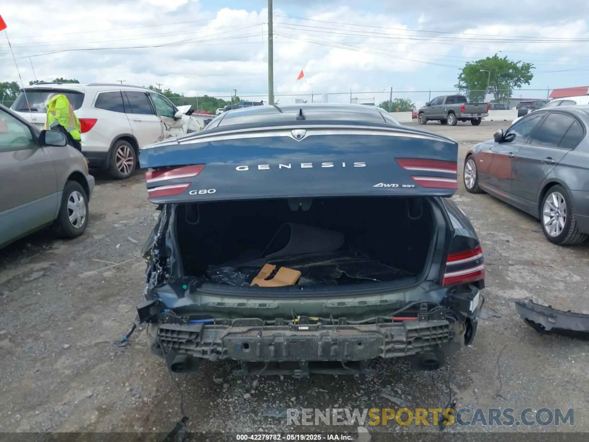 17 Photograph of a damaged car KMTGC4SD0MU081577 GENESIS G80 2021