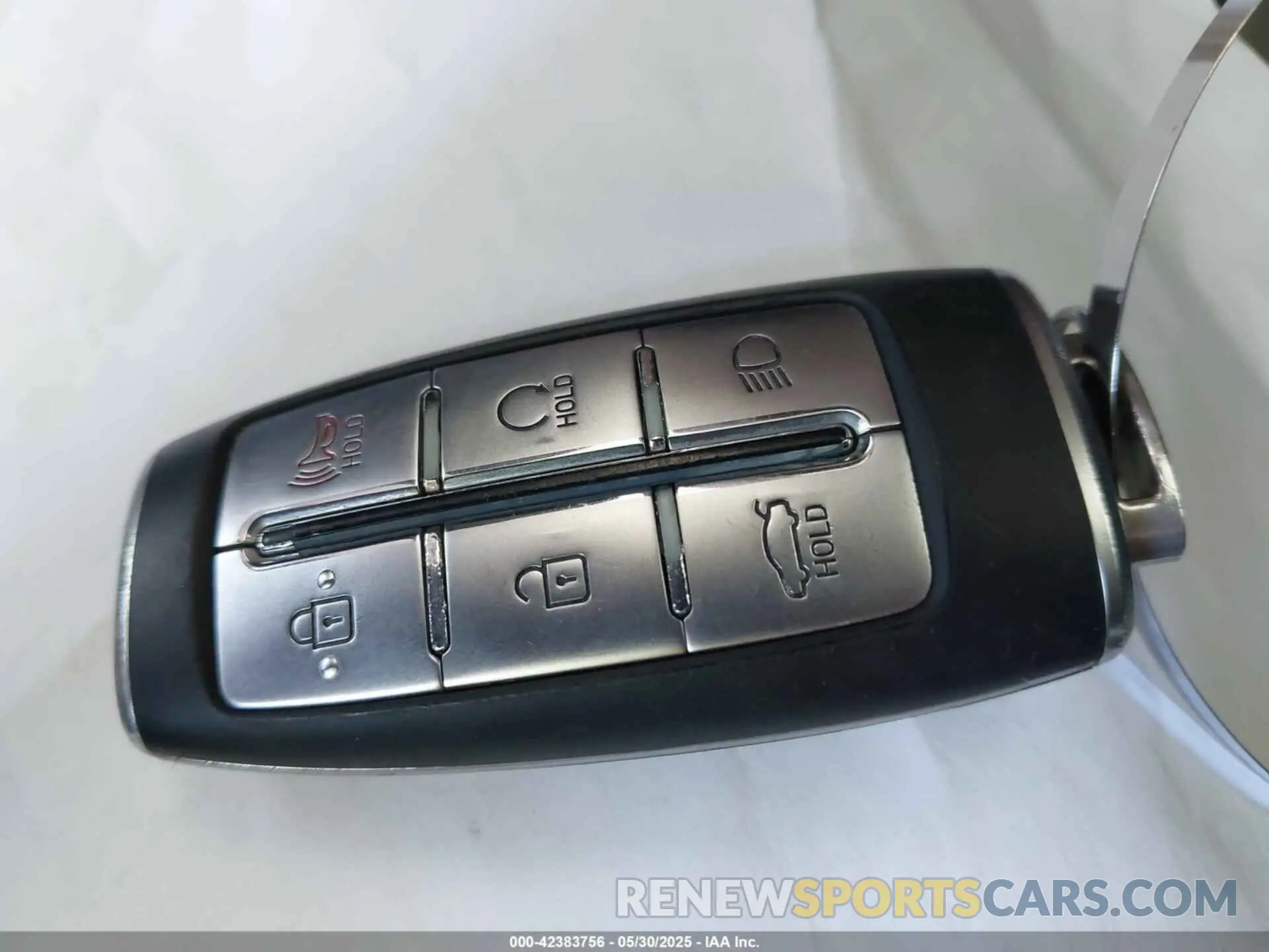 11 Photograph of a damaged car KMTGB4SC8NU112618 GENESIS G80 2022
