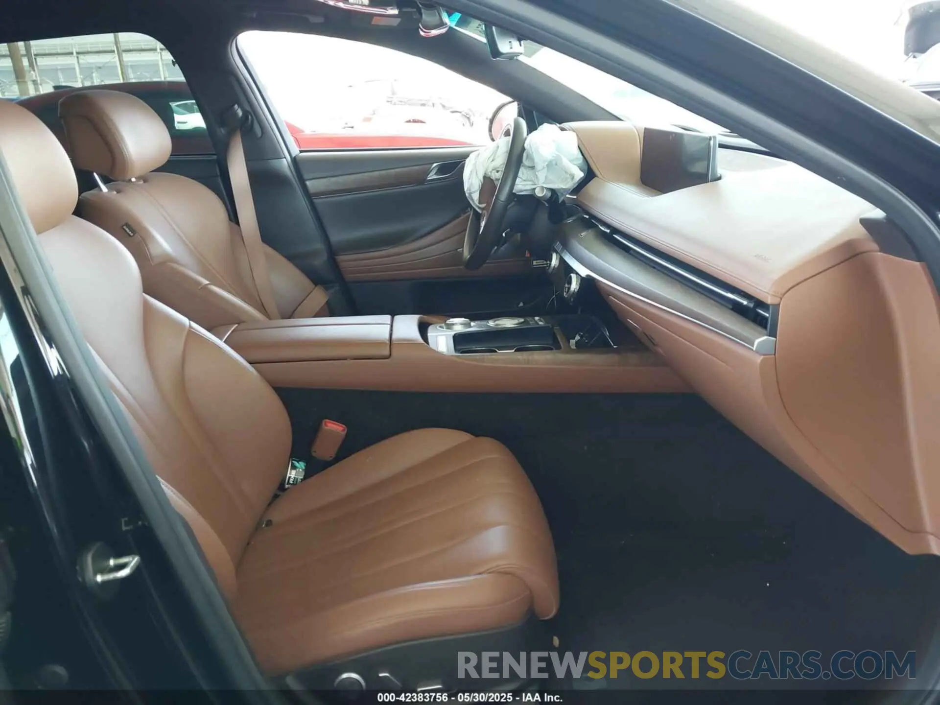 5 Photograph of a damaged car KMTGB4SC8NU112618 GENESIS G80 2022