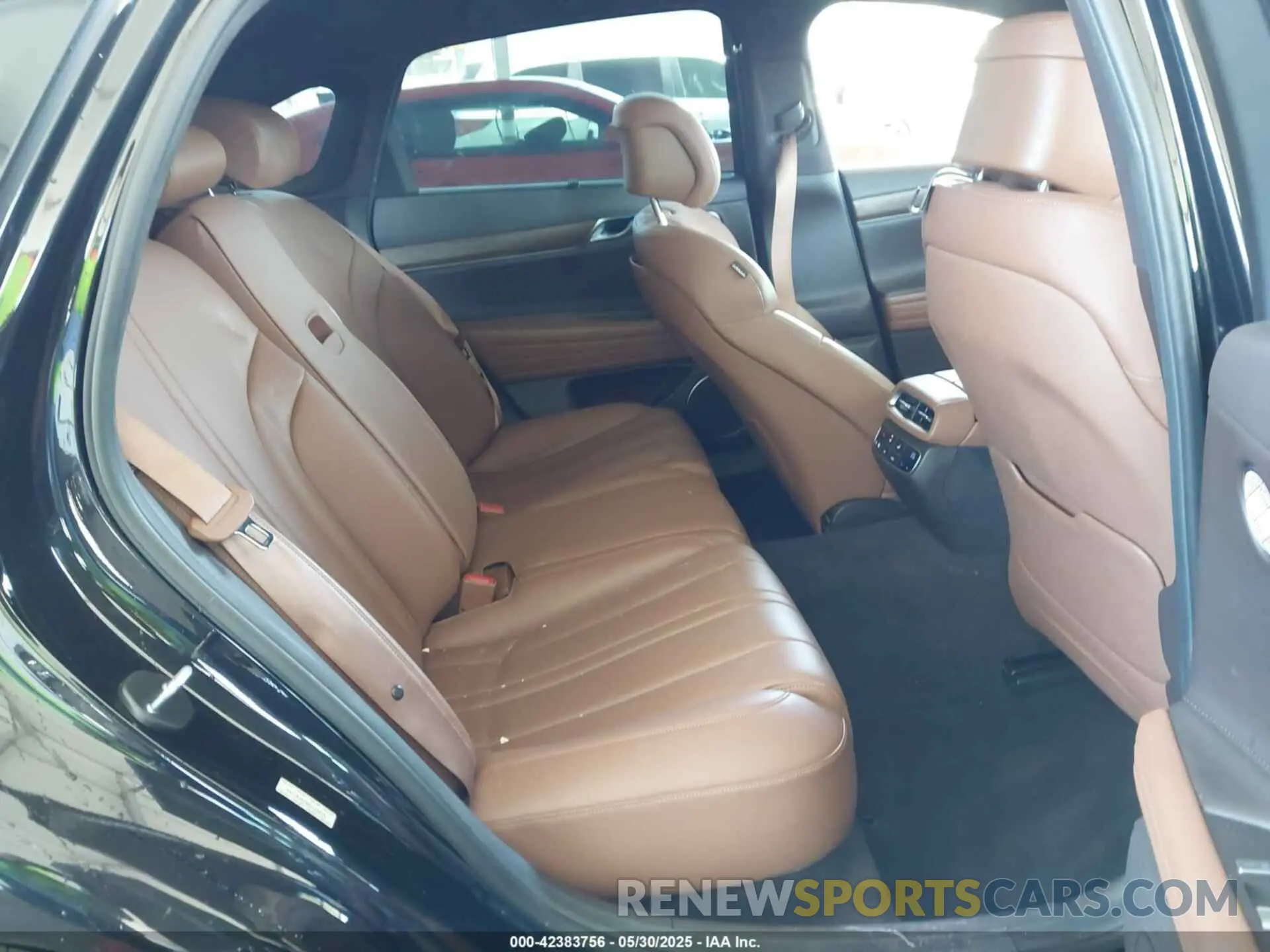 8 Photograph of a damaged car KMTGB4SC8NU112618 GENESIS G80 2022