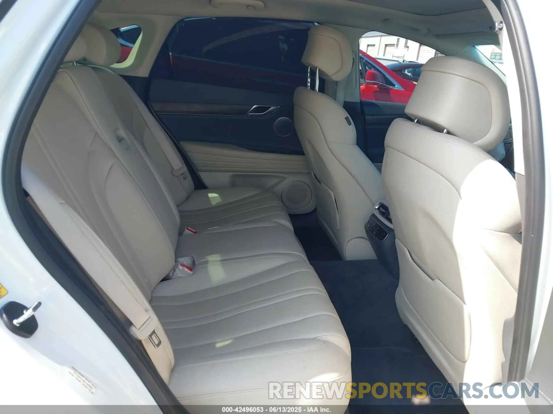 8 Photograph of a damaged car KMTGB4SC9NU137558 GENESIS G80 2022