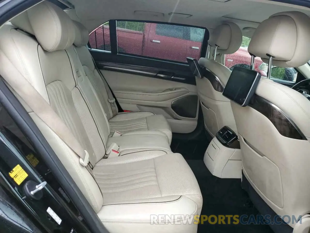 10 Photograph of a damaged car KMHG54JH0KU050660 GENESIS G90 2019