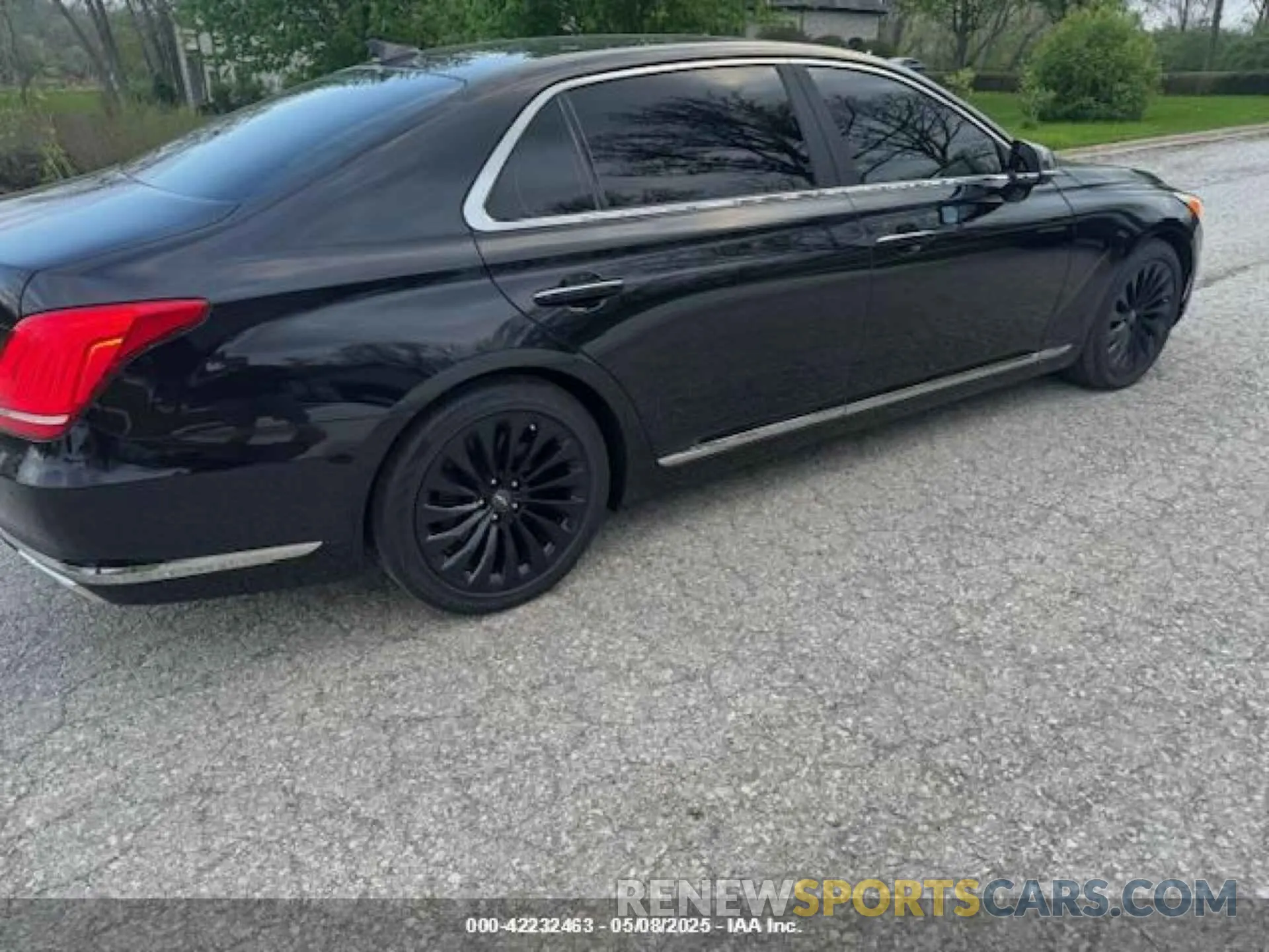 10 Photograph of a damaged car KMHG54JH9KU053279 GENESIS G90 2019