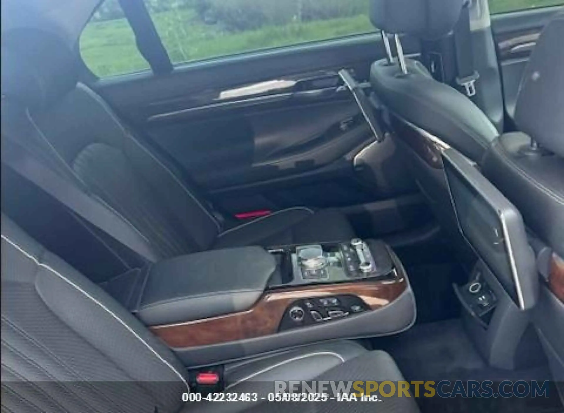 8 Photograph of a damaged car KMHG54JH9KU053279 GENESIS G90 2019