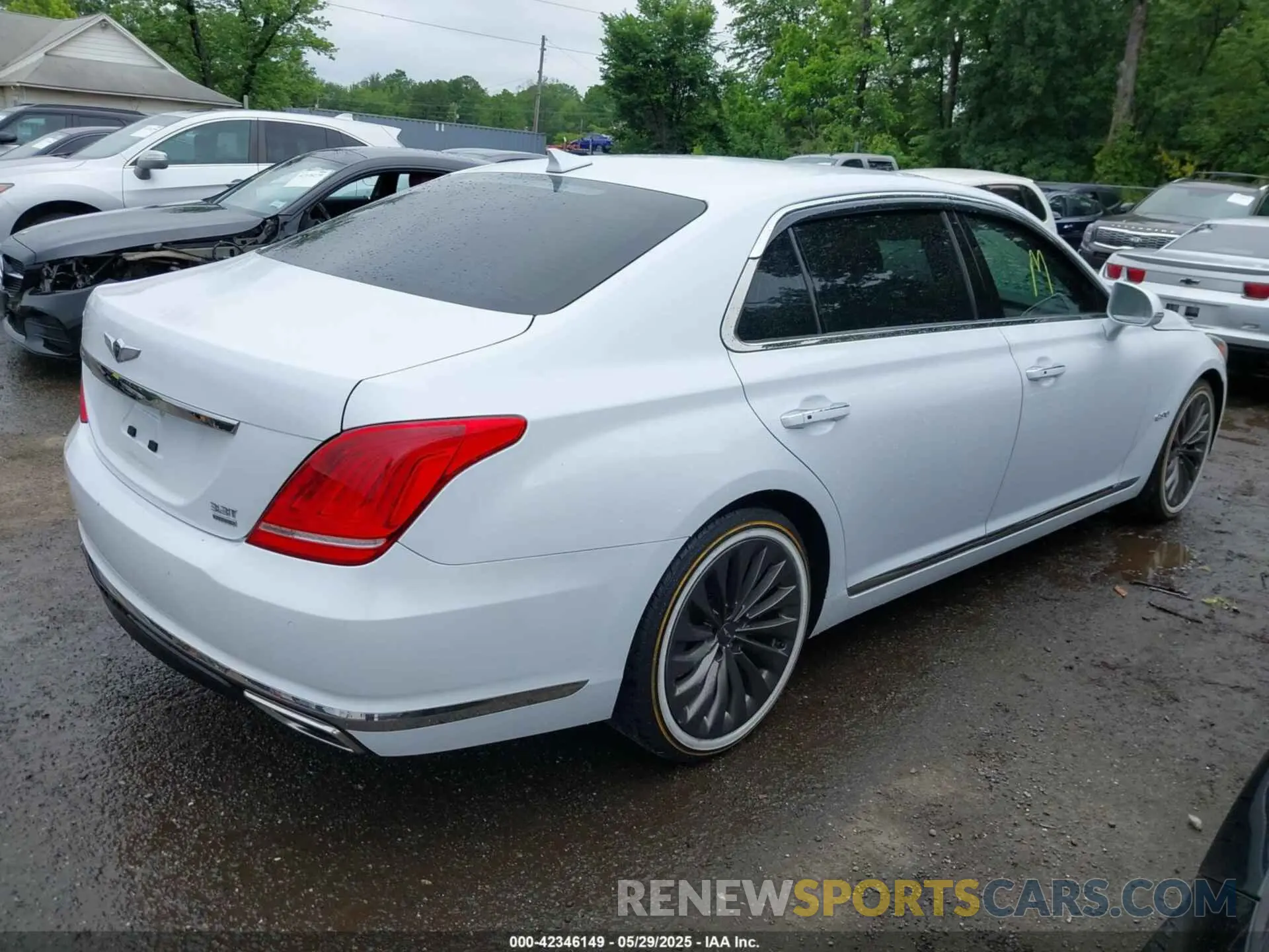 4 Photograph of a damaged car KMTF34JA5KU058697 GENESIS G90 2019
