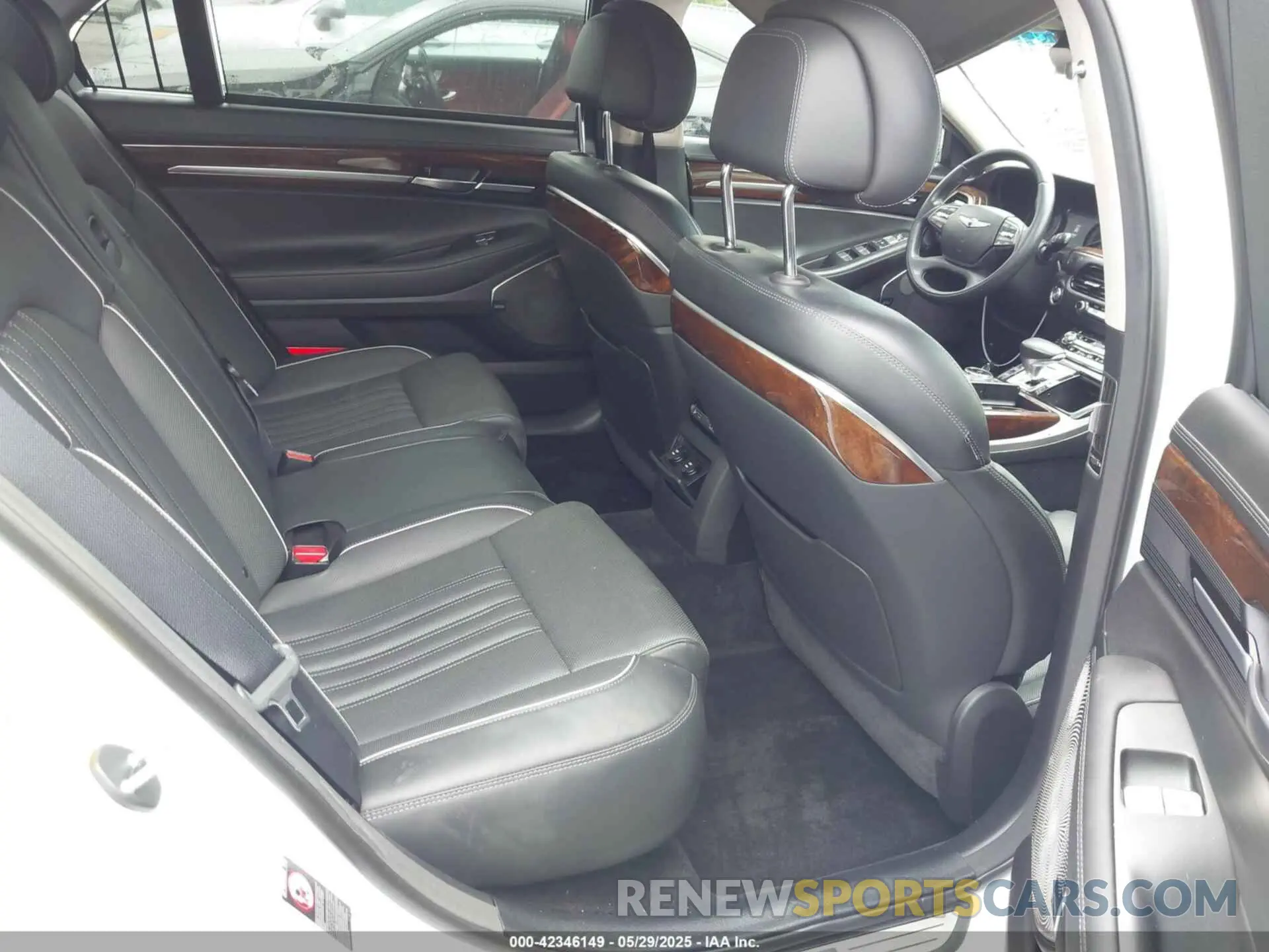 8 Photograph of a damaged car KMTF34JA5KU058697 GENESIS G90 2019