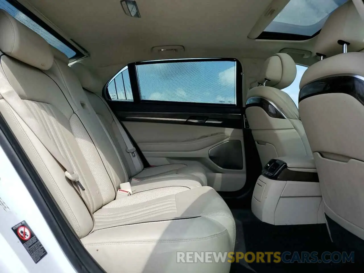 10 Photograph of a damaged car KMTF34JA6KU061768 GENESIS G90 2019