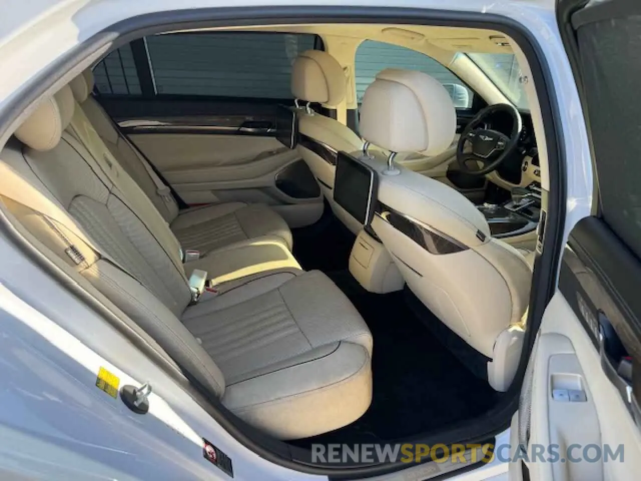 11 Photograph of a damaged car KMTF54JH1KU054539 GENESIS G90 2019