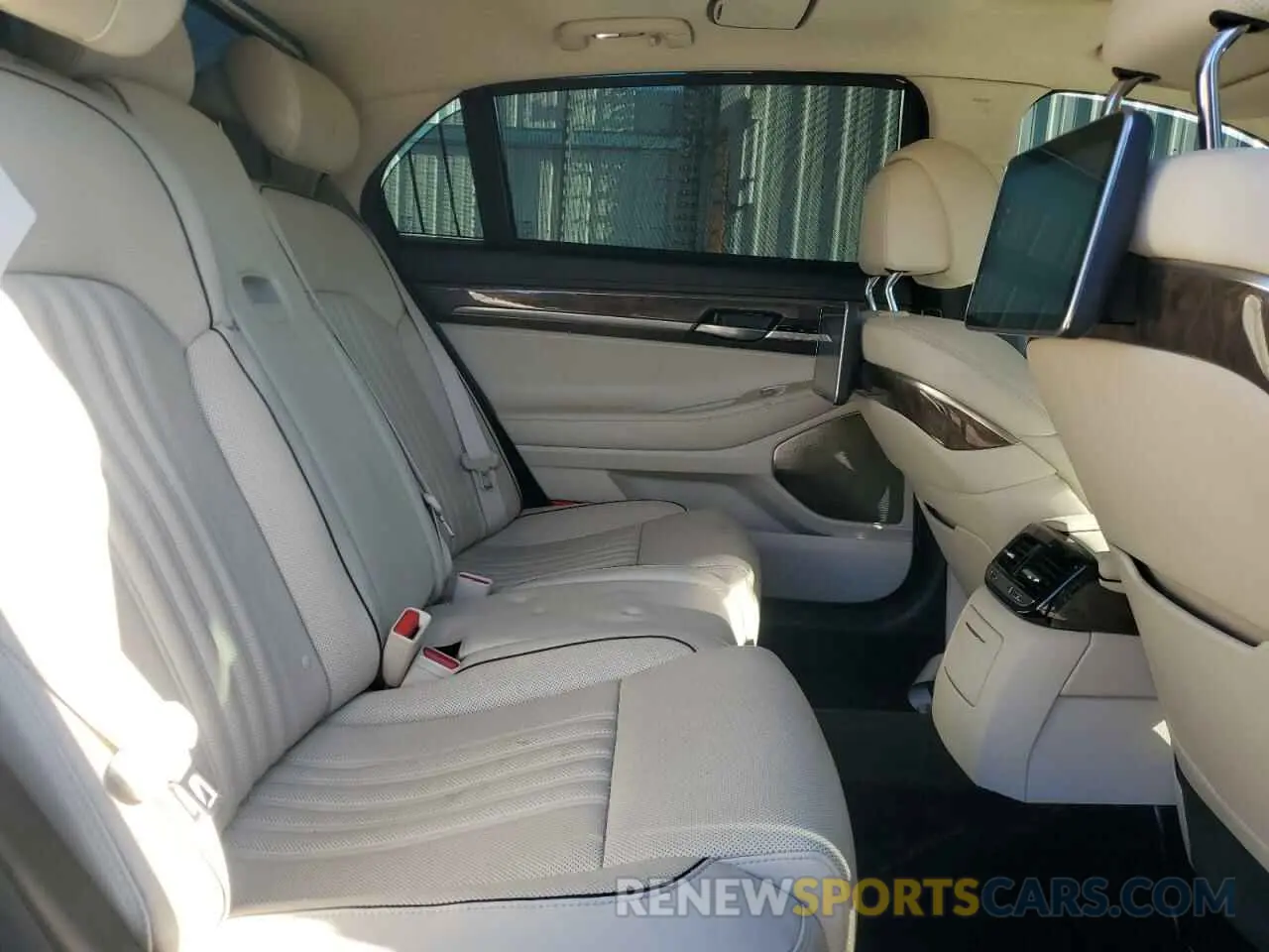 10 Photograph of a damaged car KMTF54JHXKU059223 GENESIS G90 2019