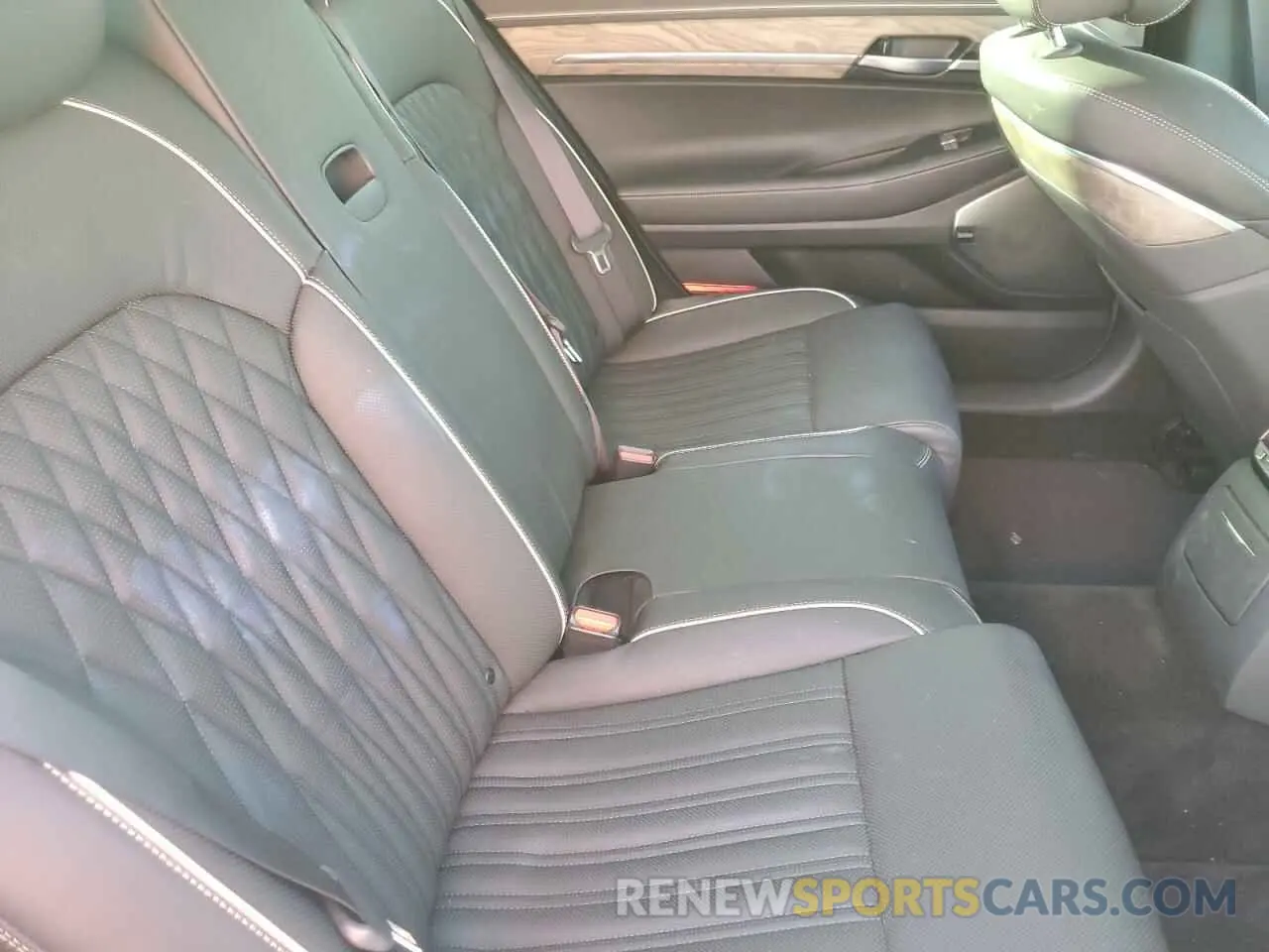 10 Photograph of a damaged car KMTF34PA3MU084922 GENESIS G90 2021