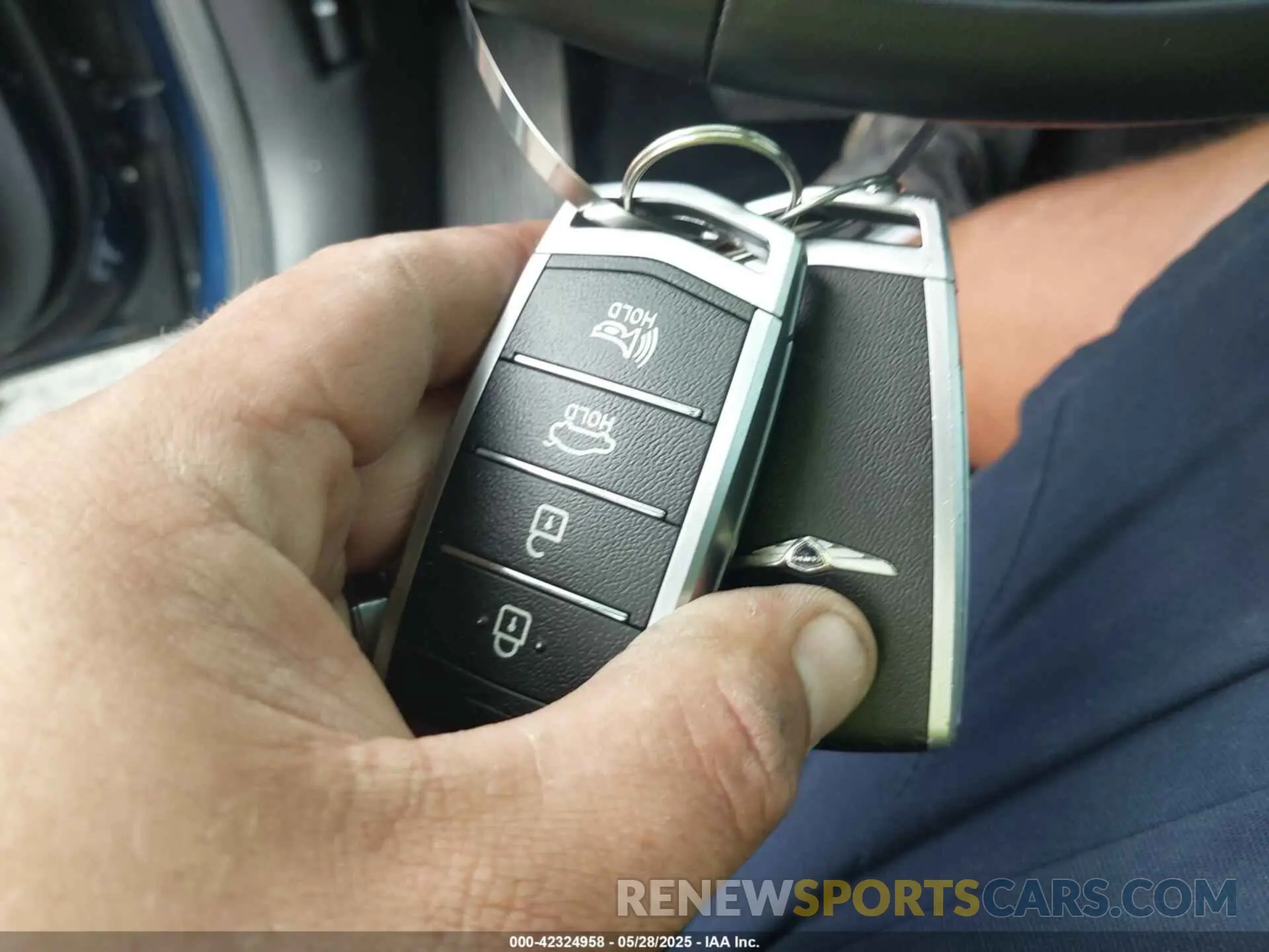 11 Photograph of a damaged car KMTF54PH2MU086510 GENESIS G90 2021