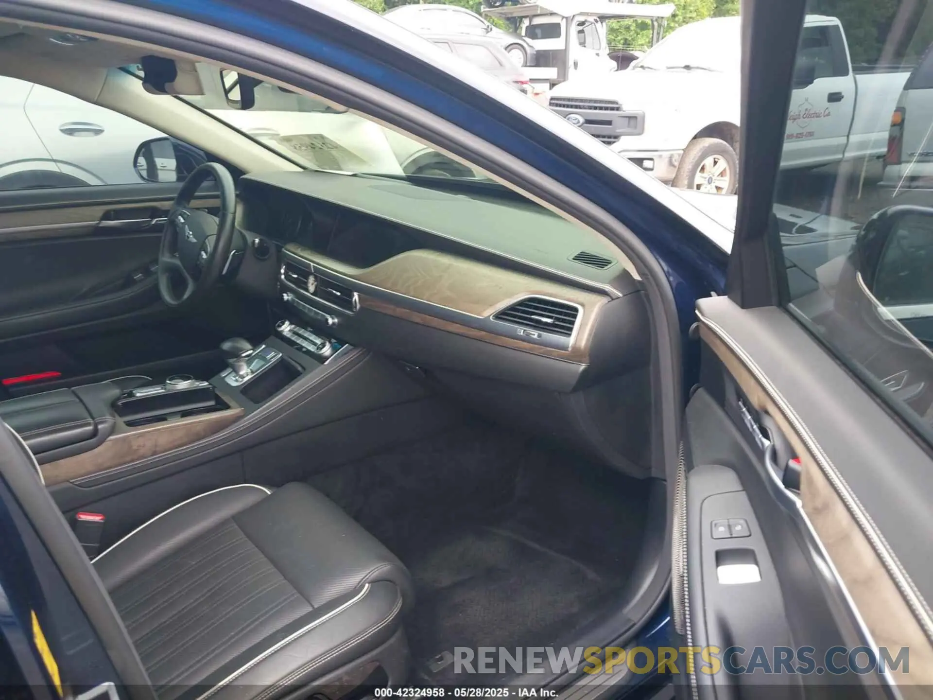 5 Photograph of a damaged car KMTF54PH2MU086510 GENESIS G90 2021