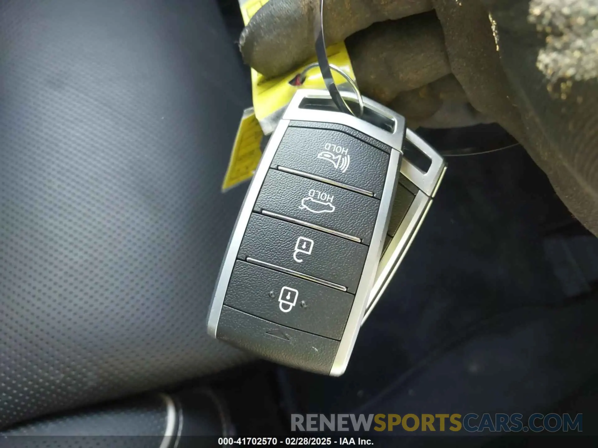 11 Photograph of a damaged car KMTF54PH4MU085164 GENESIS G90 2021
