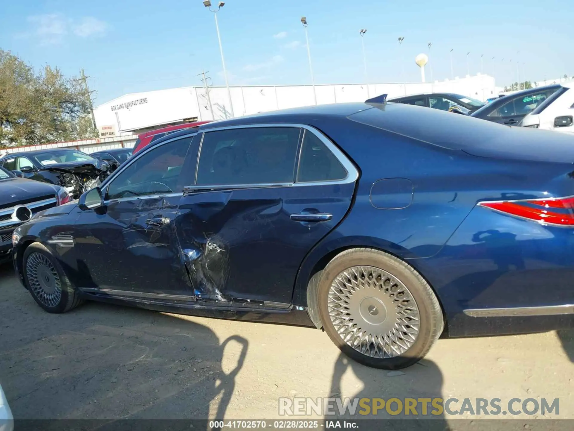 14 Photograph of a damaged car KMTF54PH4MU085164 GENESIS G90 2021