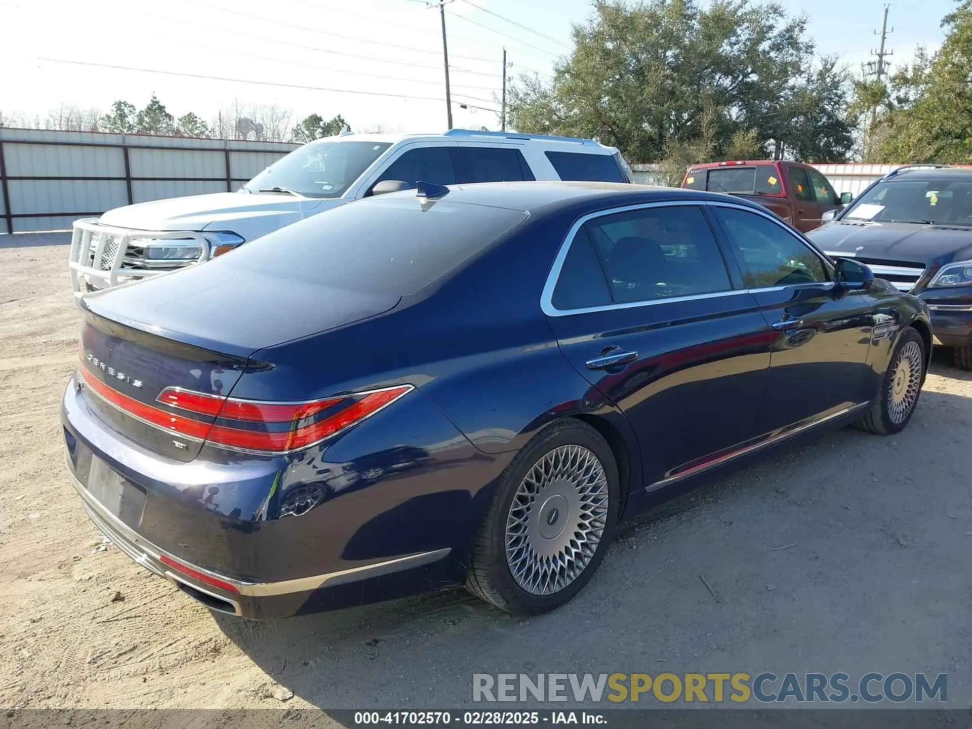 4 Photograph of a damaged car KMTF54PH4MU085164 GENESIS G90 2021