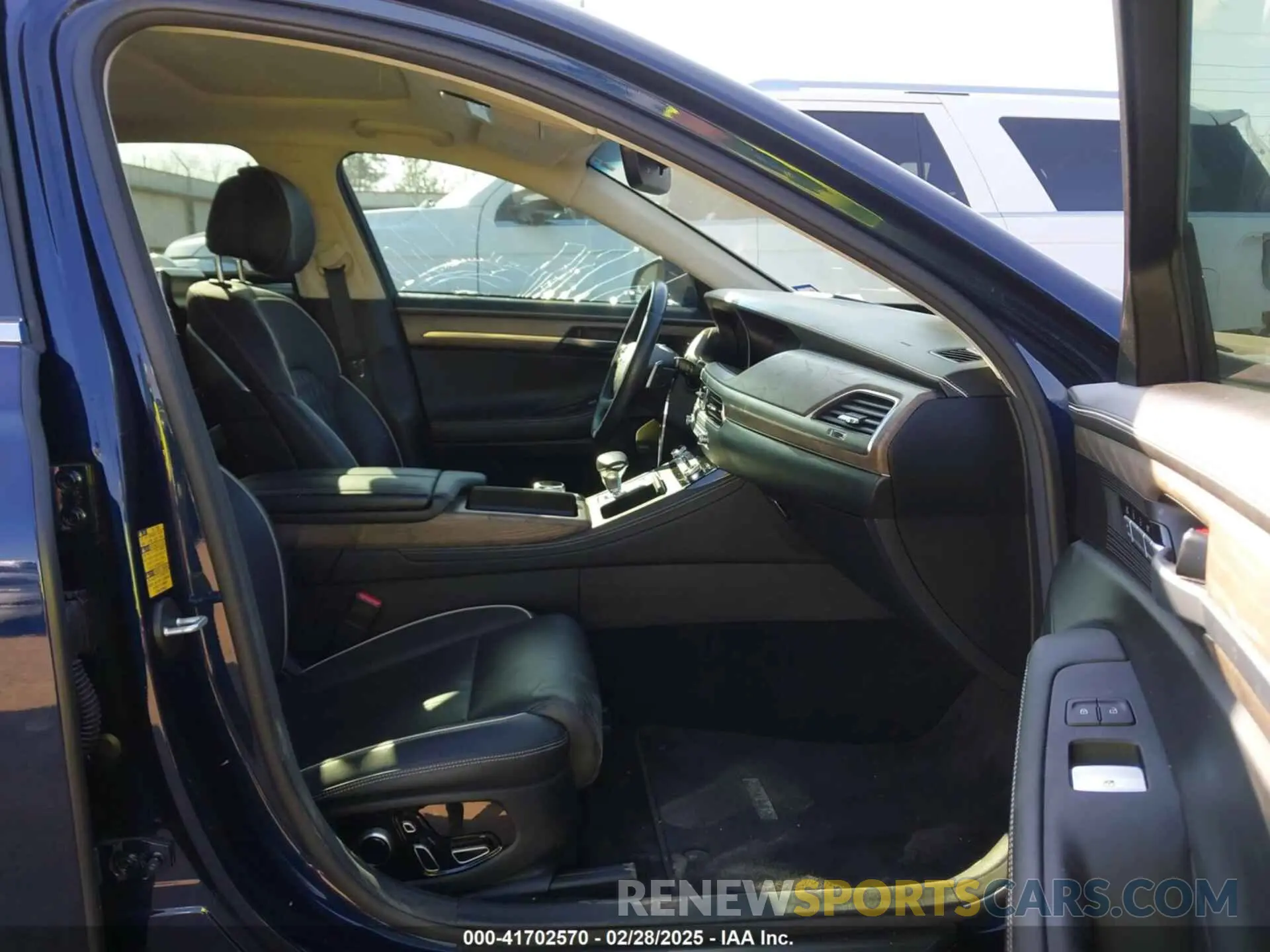 5 Photograph of a damaged car KMTF54PH4MU085164 GENESIS G90 2021