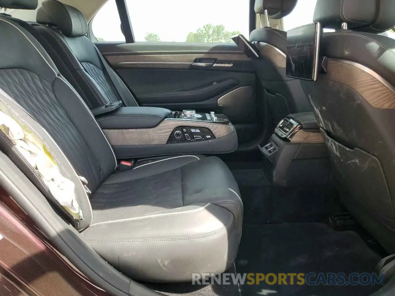 10 Photograph of a damaged car KMTF54PH5MU087053 GENESIS G90 2021