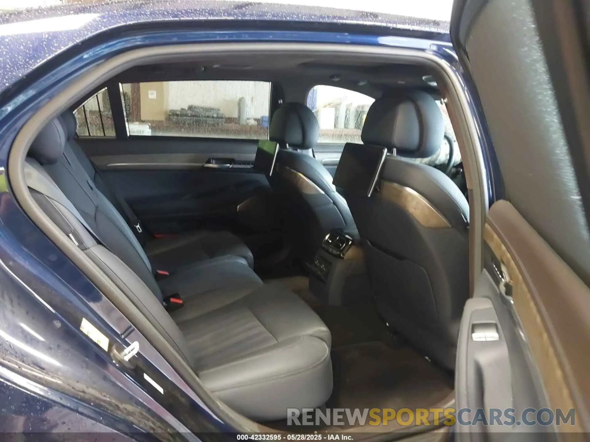 8 Photograph of a damaged car KMTF54PH6MU086073 GENESIS G90 2021