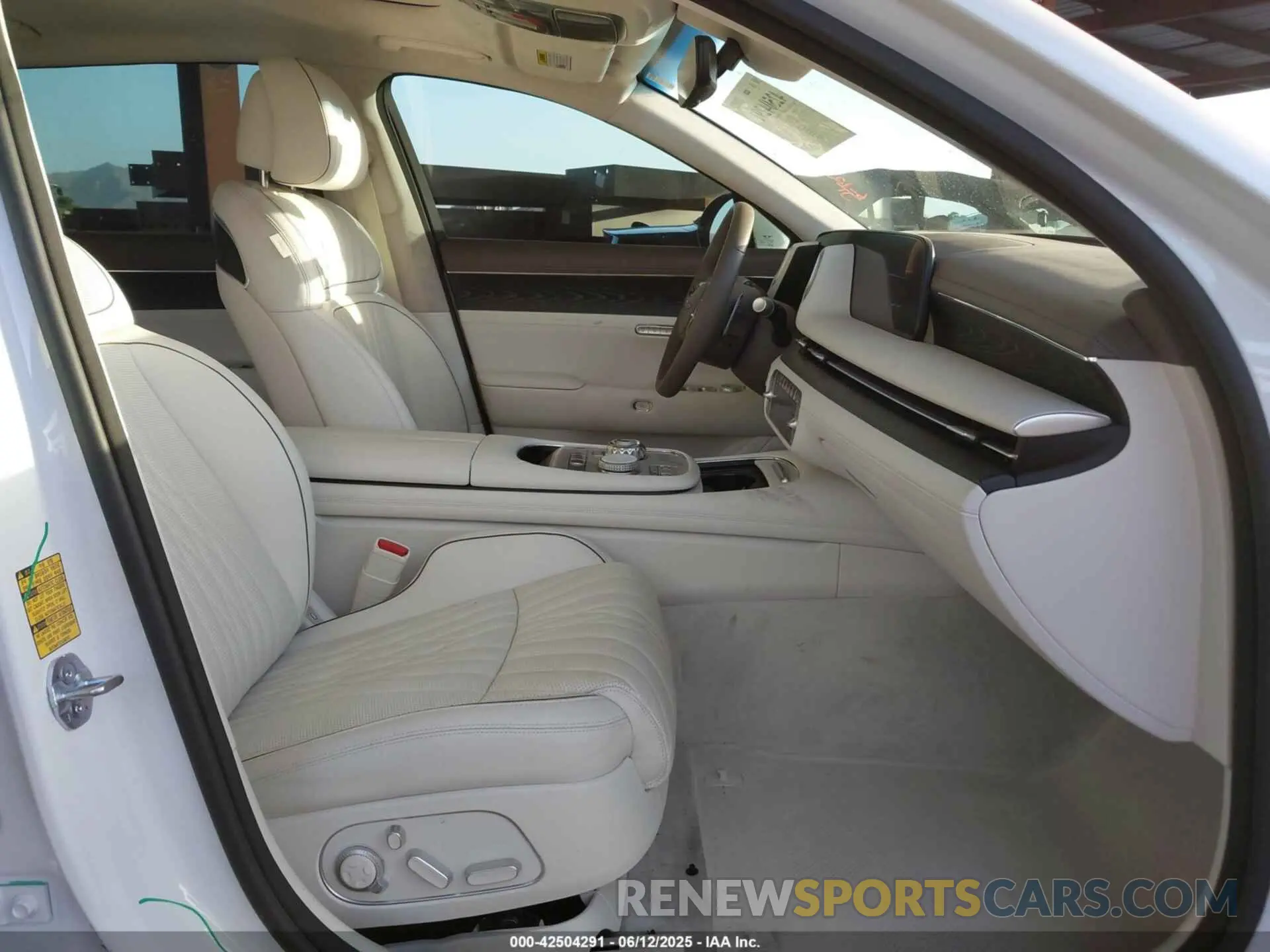 5 Photograph of a damaged car KMTFB4SD6PU024951 GENESIS G90 2023