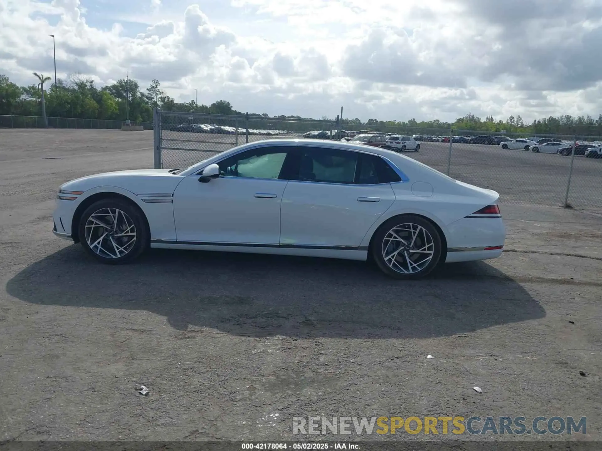 14 Photograph of a damaged car KMTFB4SD7RU037551 GENESIS G90 2024