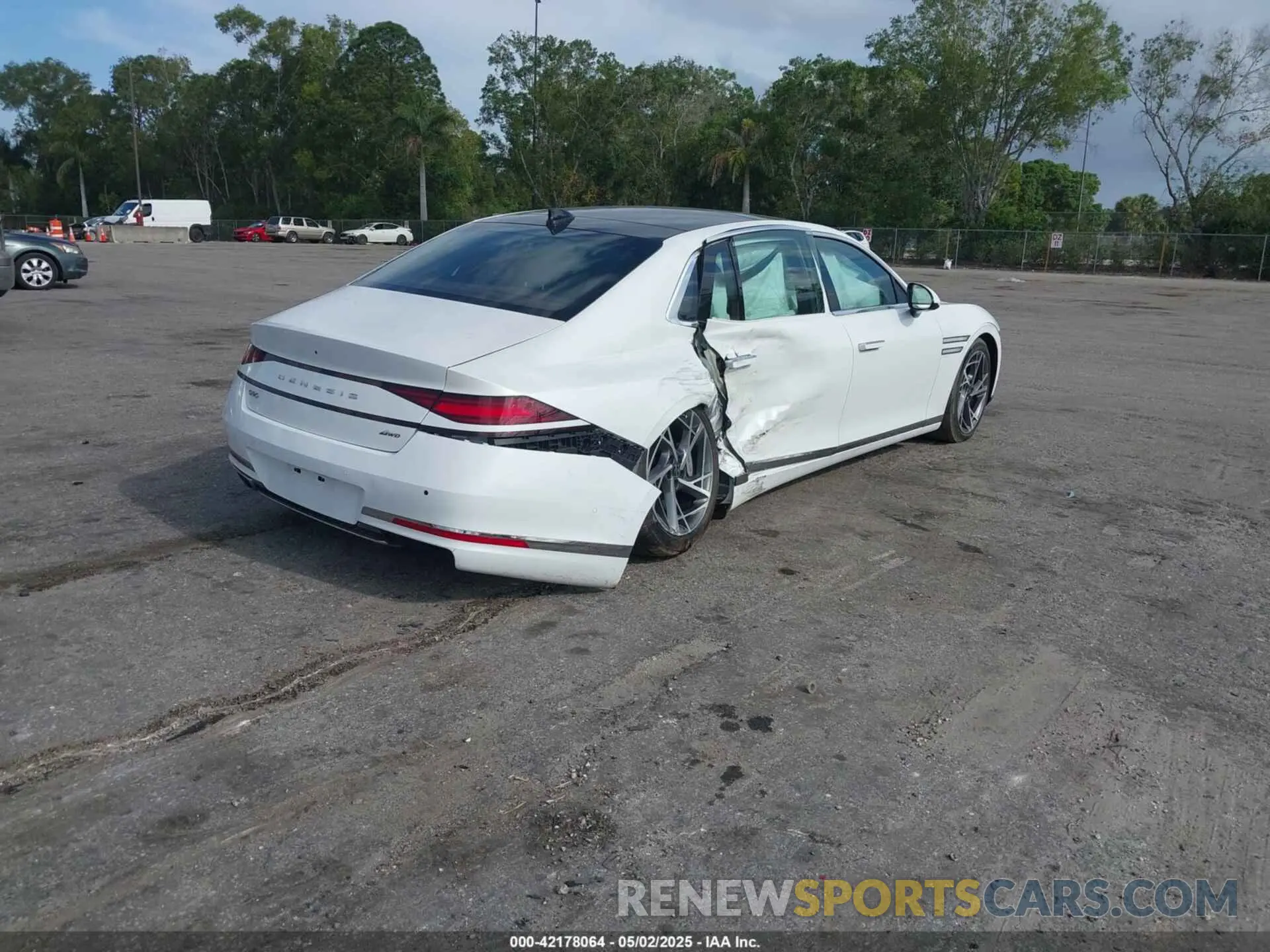 4 Photograph of a damaged car KMTFB4SD7RU037551 GENESIS G90 2024