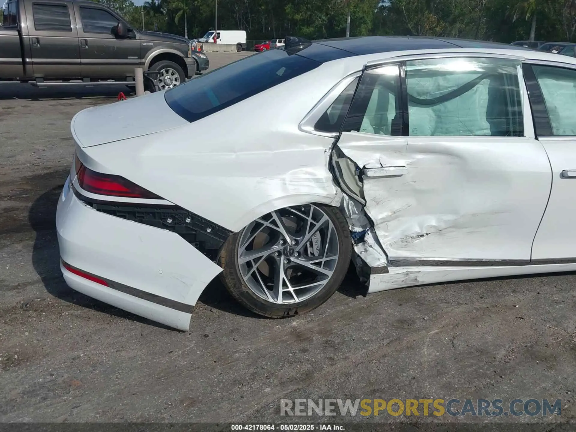 6 Photograph of a damaged car KMTFB4SD7RU037551 GENESIS G90 2024