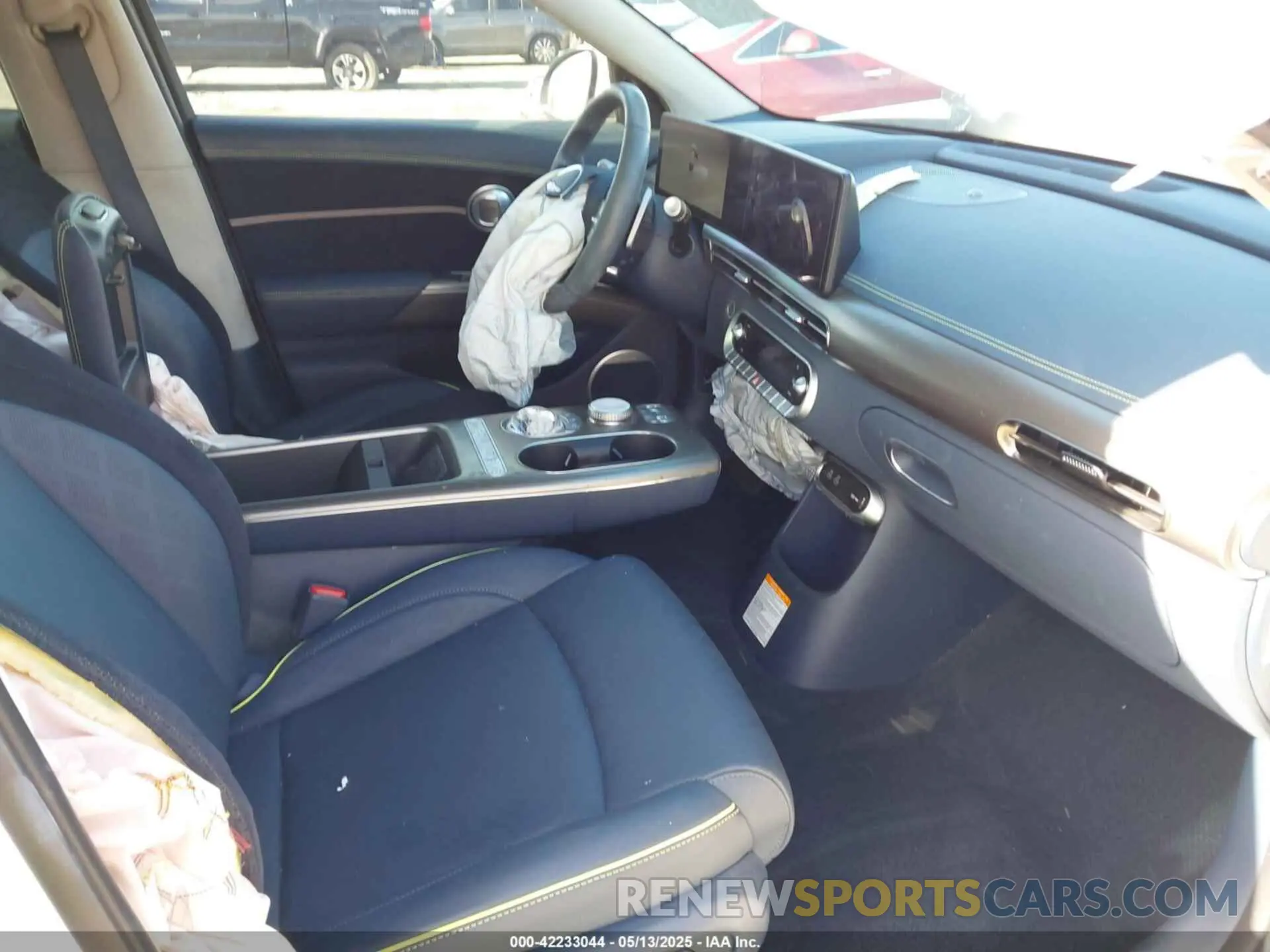 5 Photograph of a damaged car KMUKEDTB2PU014917 GENESIS GV60 2023