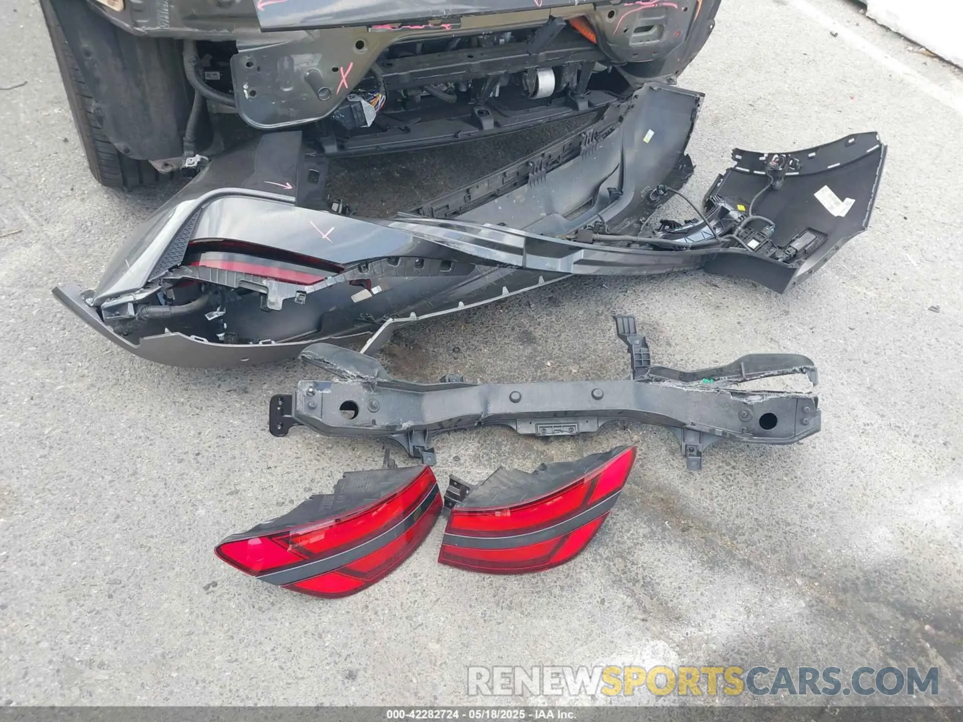 12 Photograph of a damaged car KMUKEDTB3PU011685 GENESIS GV60 2023