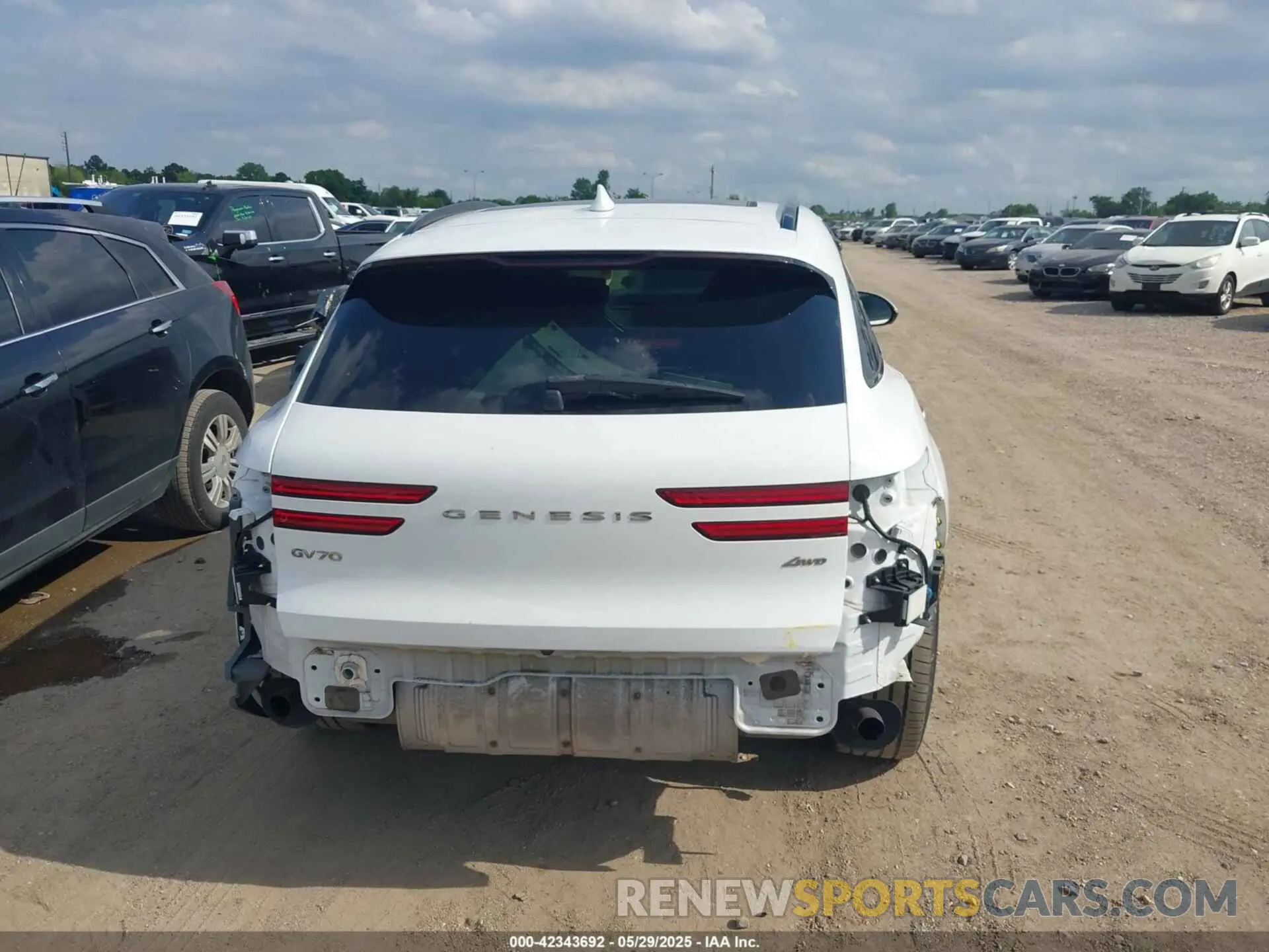 17 Photograph of a damaged car KMUMADTB1PU083862 GENESIS GV70 2023