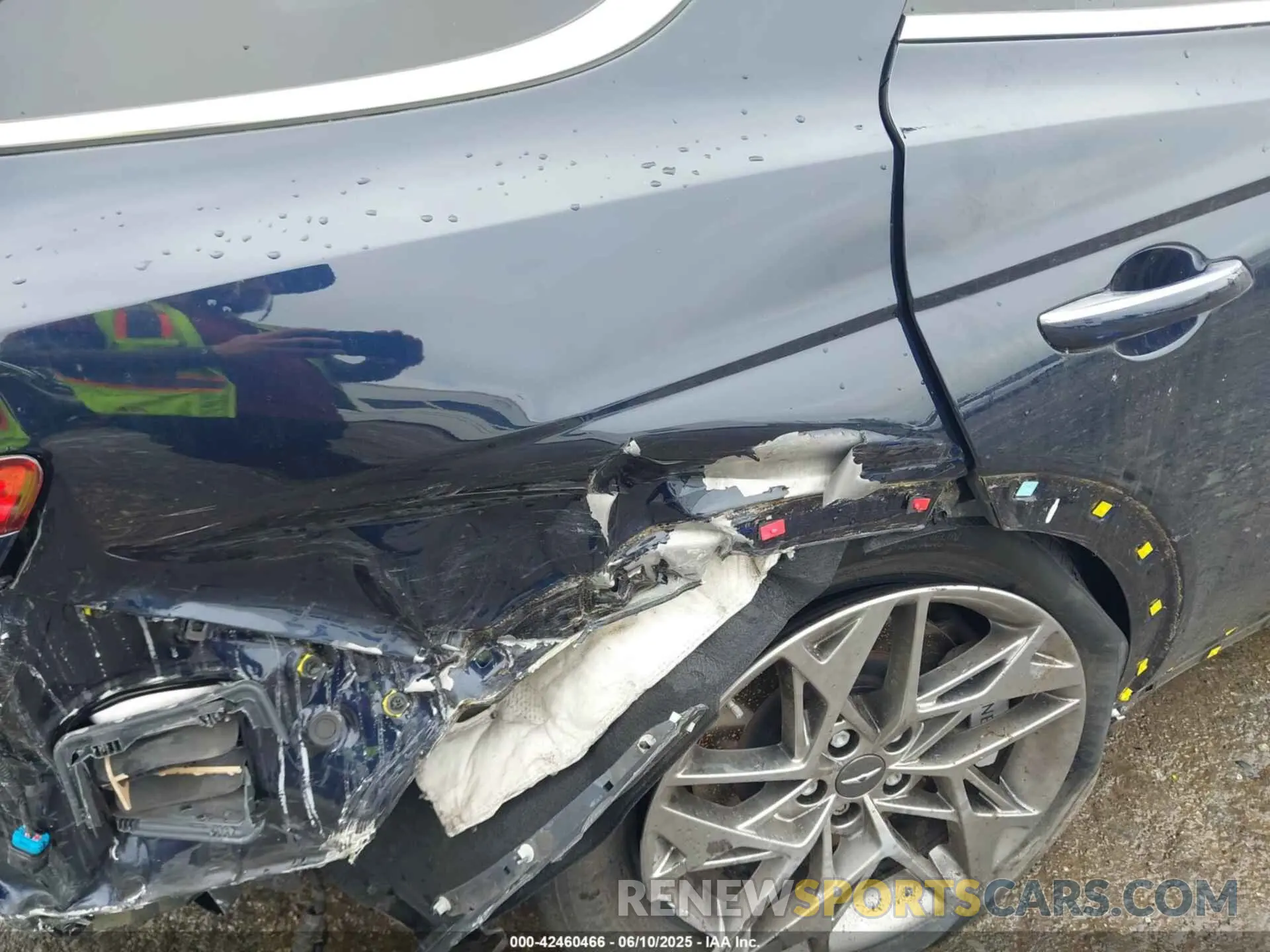 17 Photograph of a damaged car KMUMADTB7PU130120 GENESIS GV70 2023