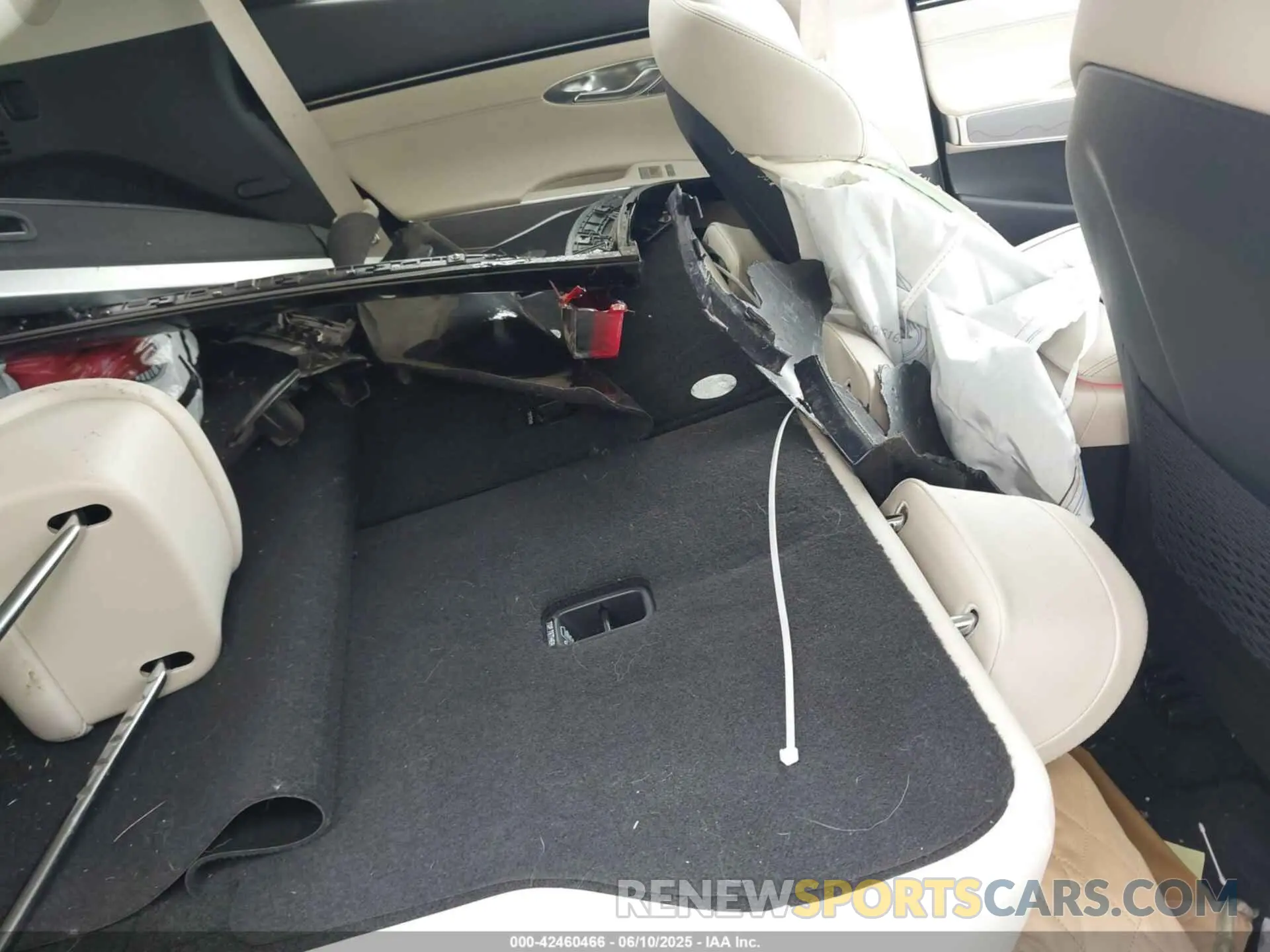 8 Photograph of a damaged car KMUMADTB7PU130120 GENESIS GV70 2023