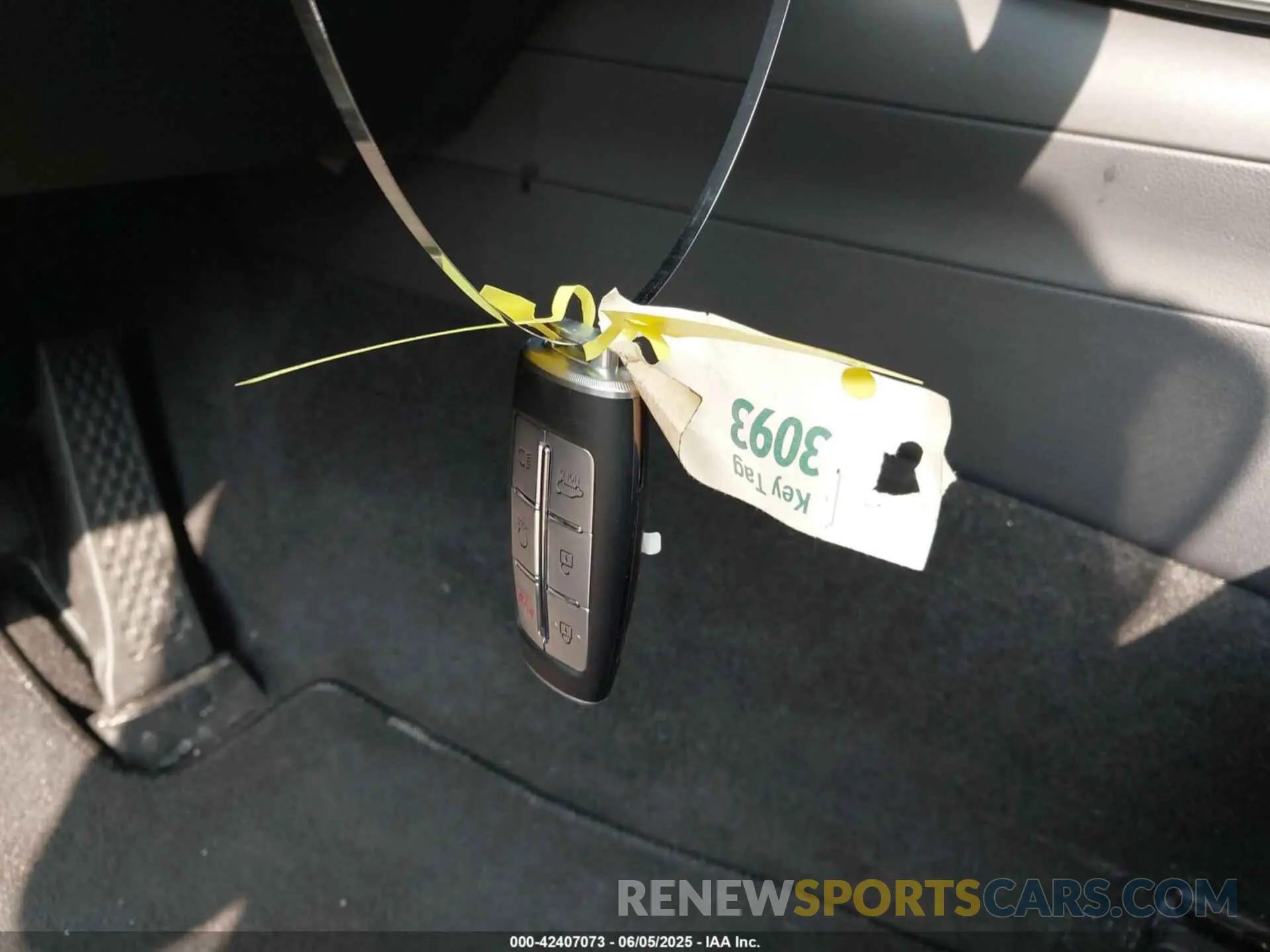 11 Photograph of a damaged car 5NMMADTB4SH024114 GENESIS GV70 2025