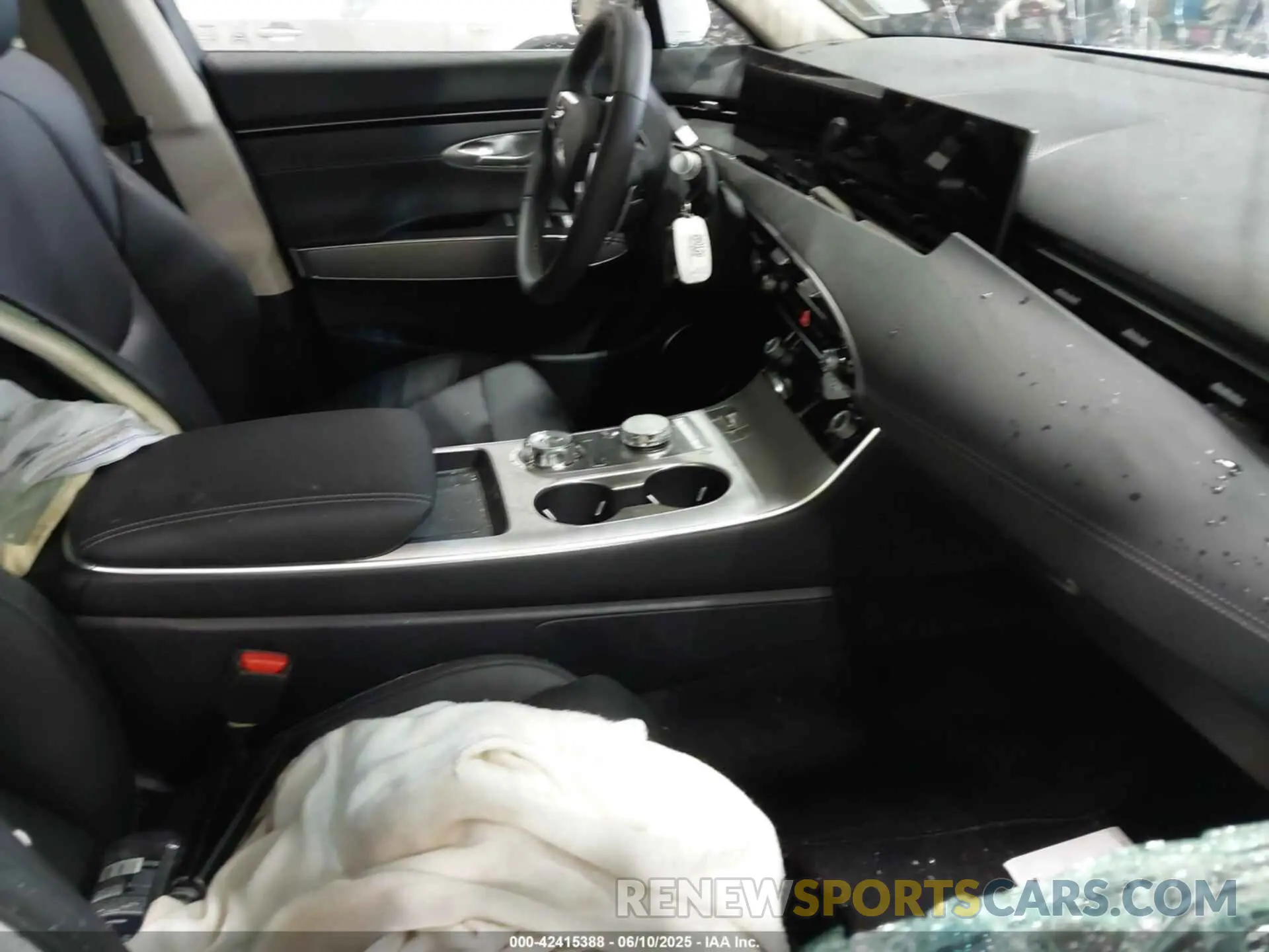 5 Photograph of a damaged car 5NMMADTBXTH036768 GENESIS GV70 2026