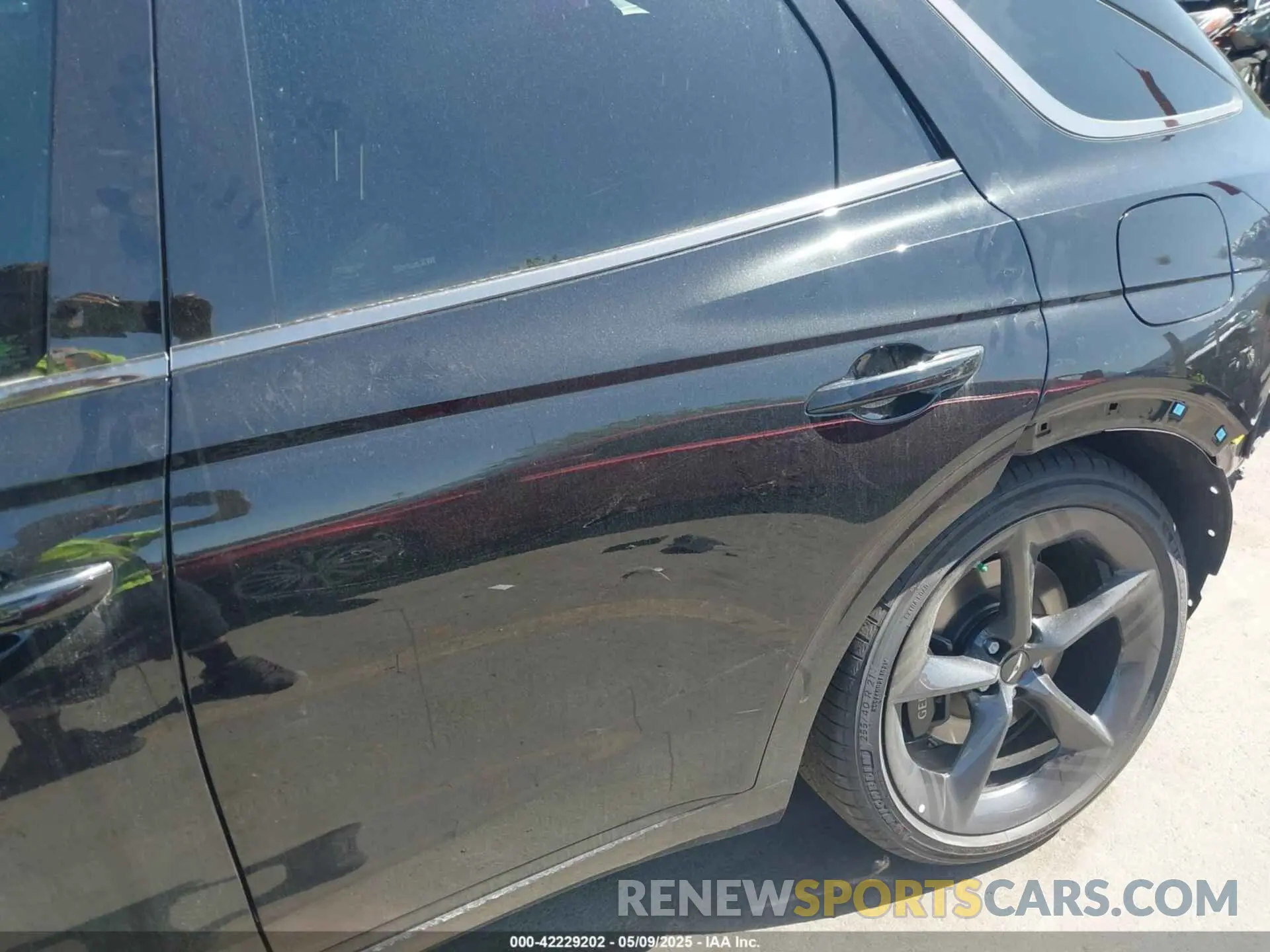 20 Photograph of a damaged car 5NMMFDTBXTH035721 GENESIS GV70 2026