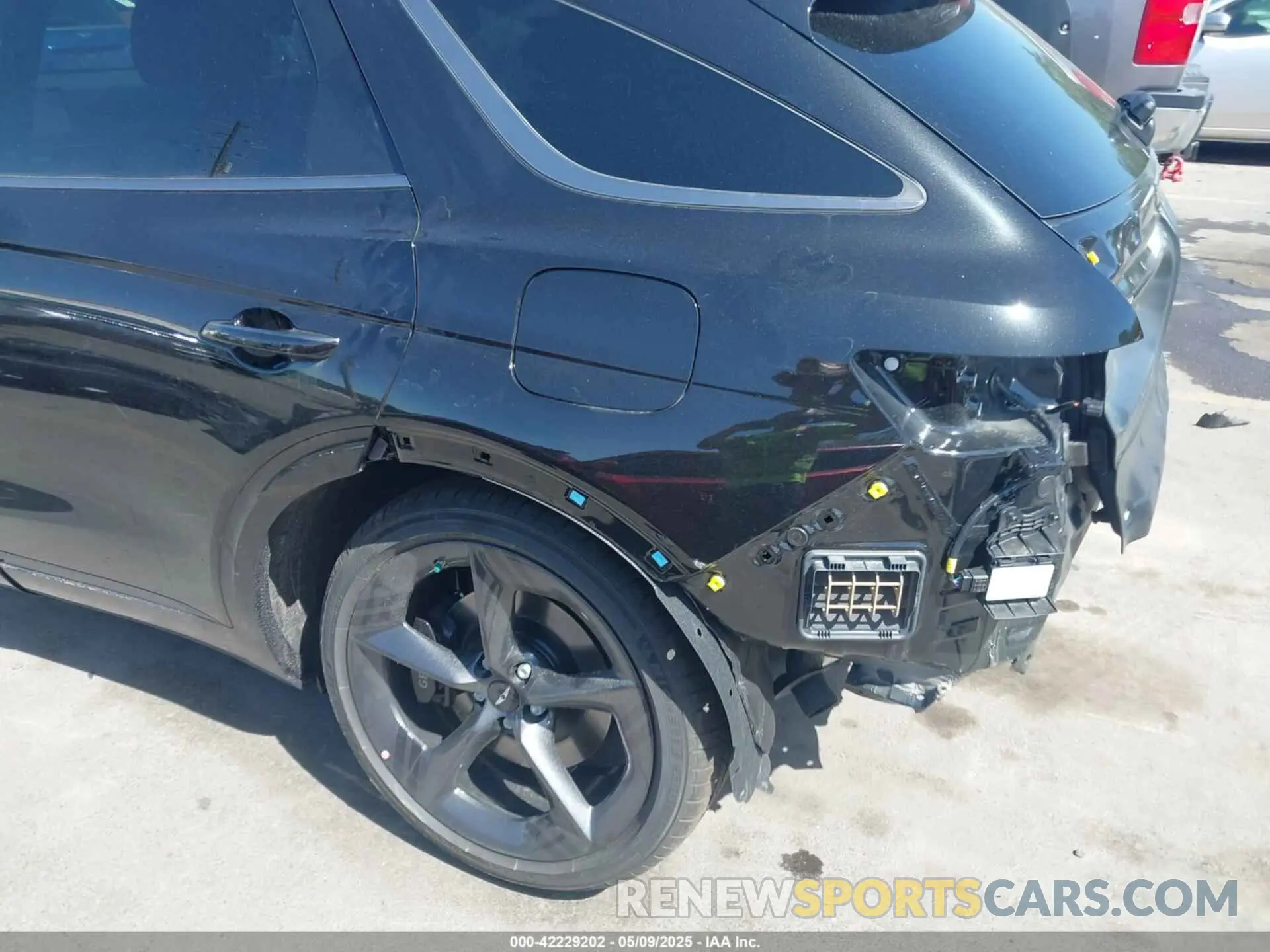 6 Photograph of a damaged car 5NMMFDTBXTH035721 GENESIS GV70 2026