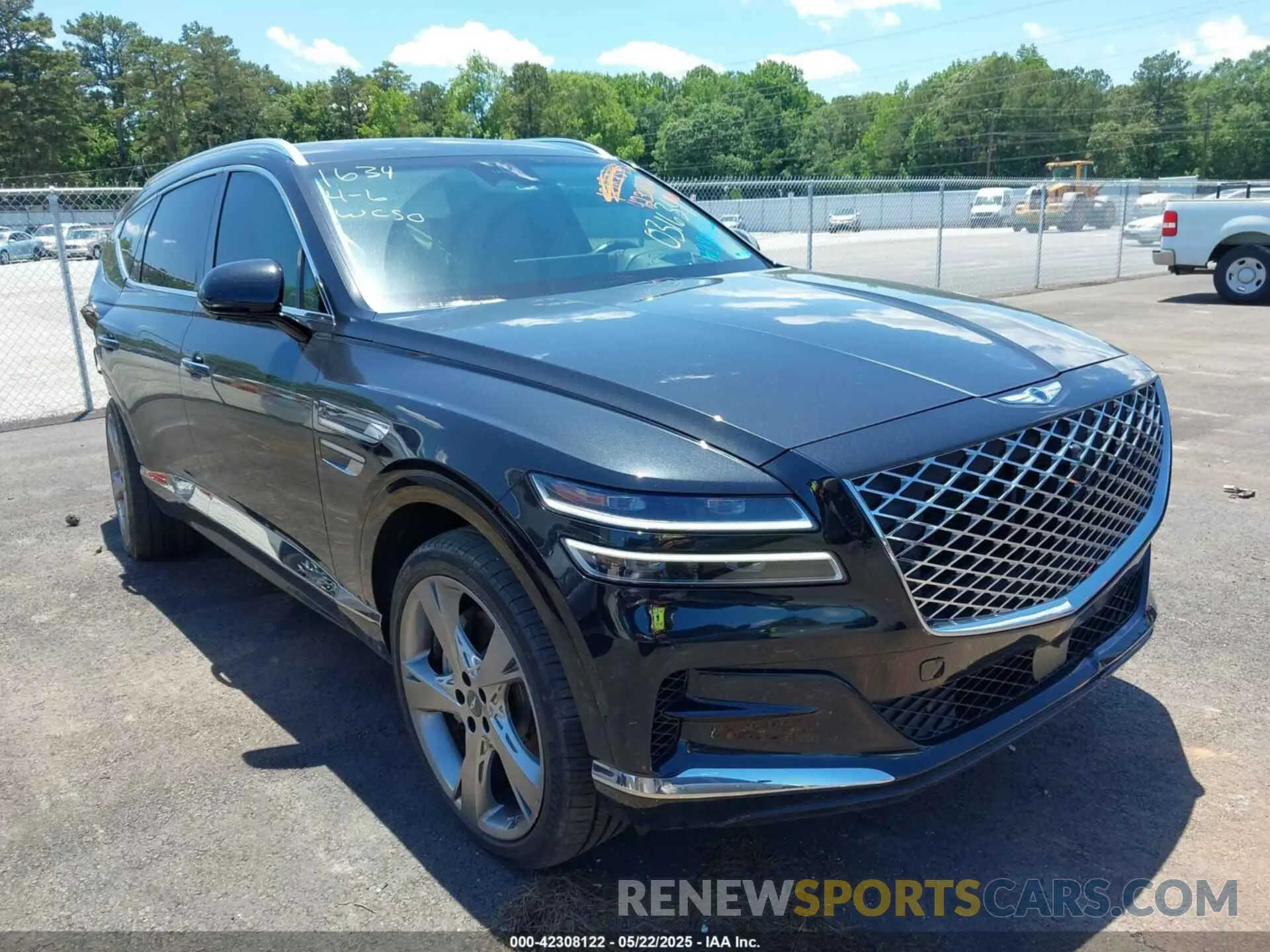 1 Photograph of a damaged car KMUHCESC4MU031634 GENESIS GV80 2021