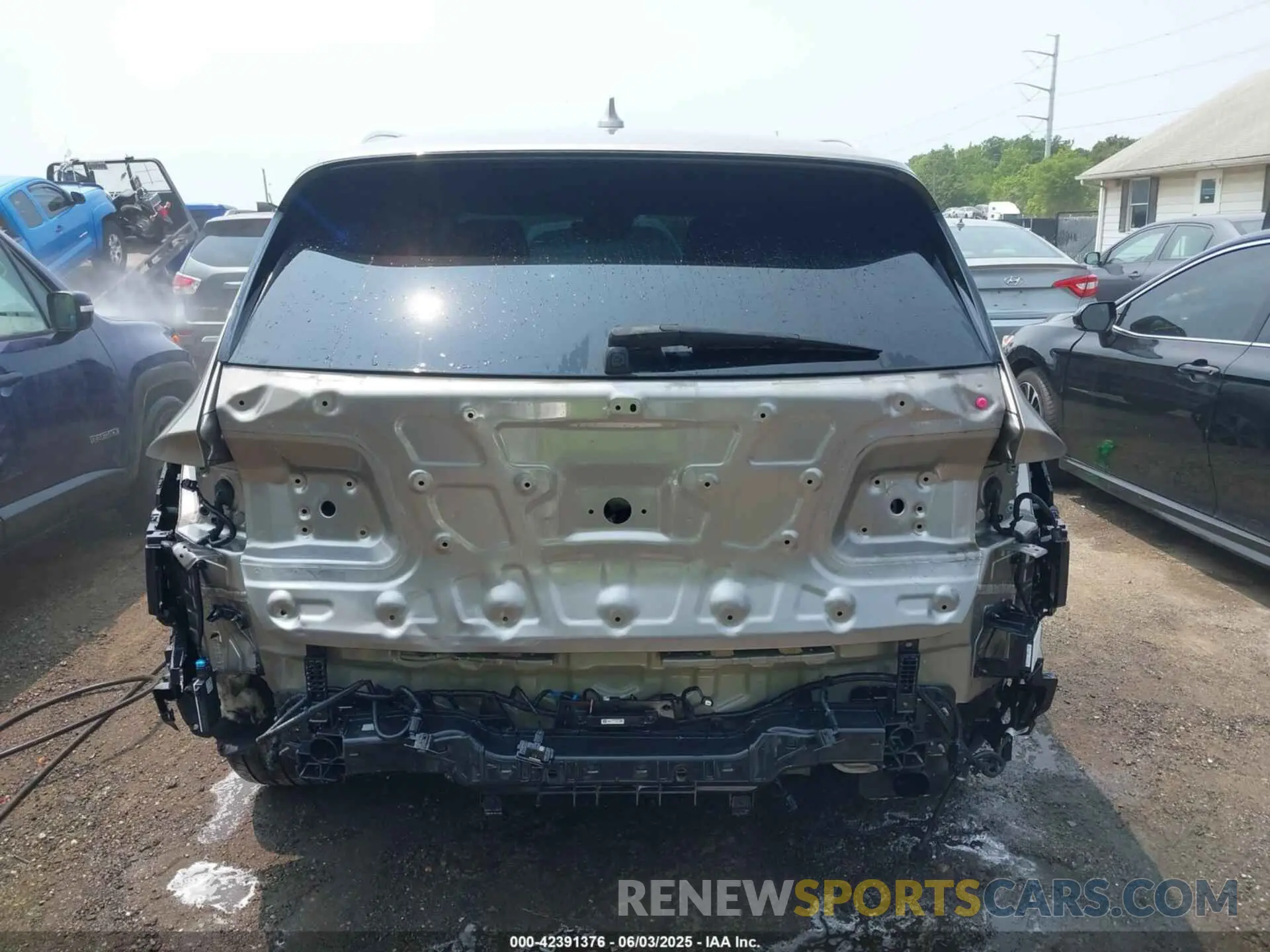 17 Photograph of a damaged car KMUHCESC4MU037045 GENESIS GV80 2021