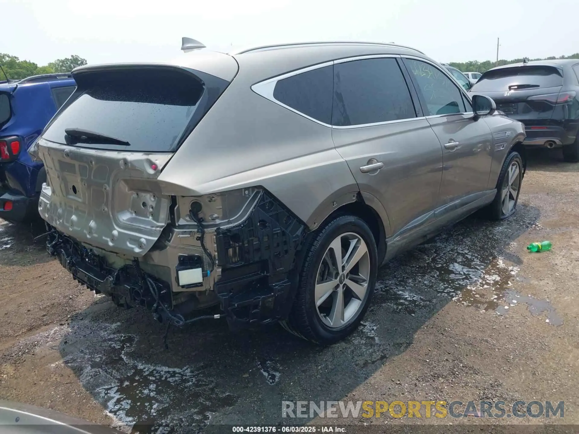 4 Photograph of a damaged car KMUHCESC4MU037045 GENESIS GV80 2021