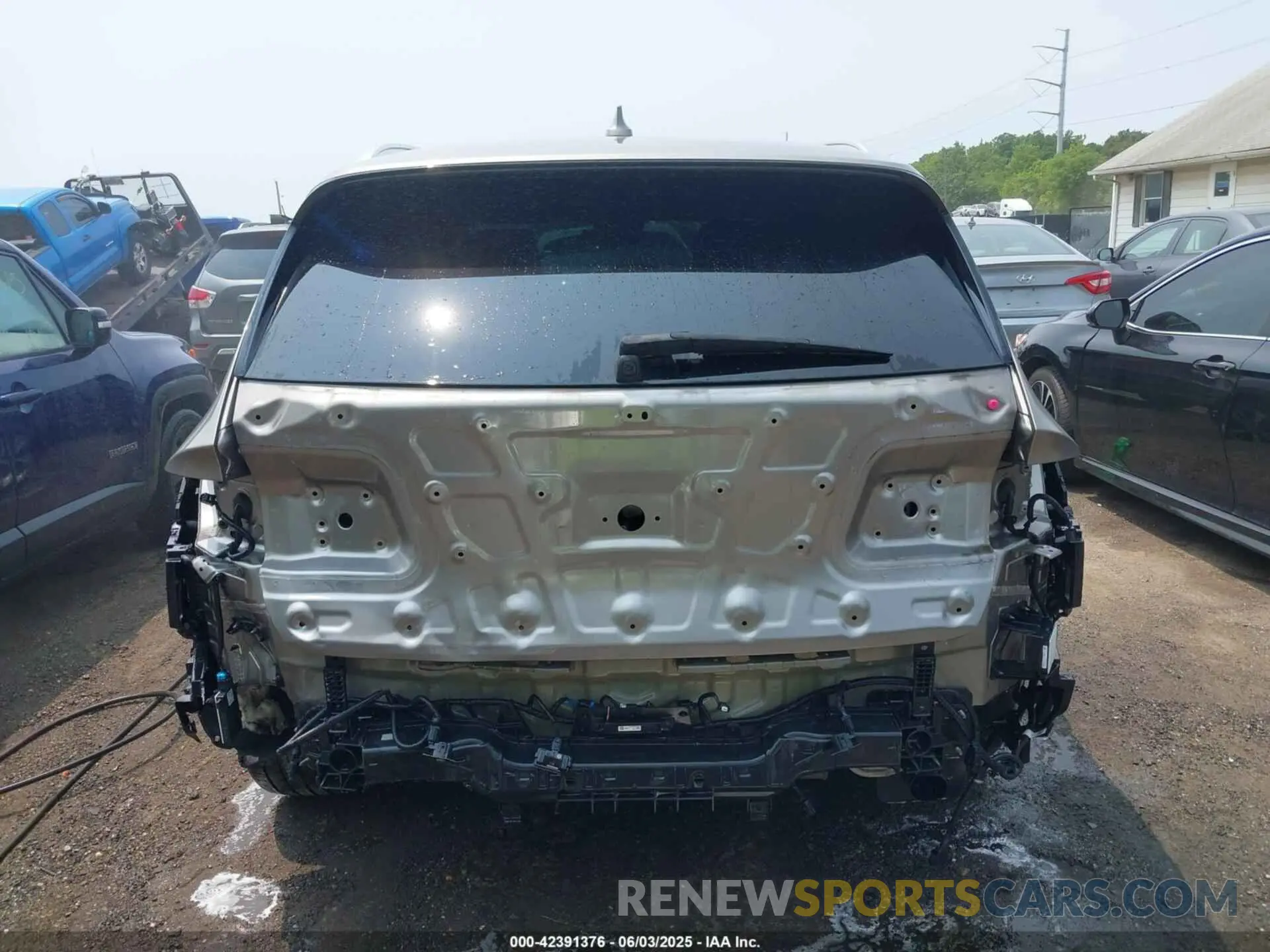 6 Photograph of a damaged car KMUHCESC4MU037045 GENESIS GV80 2021