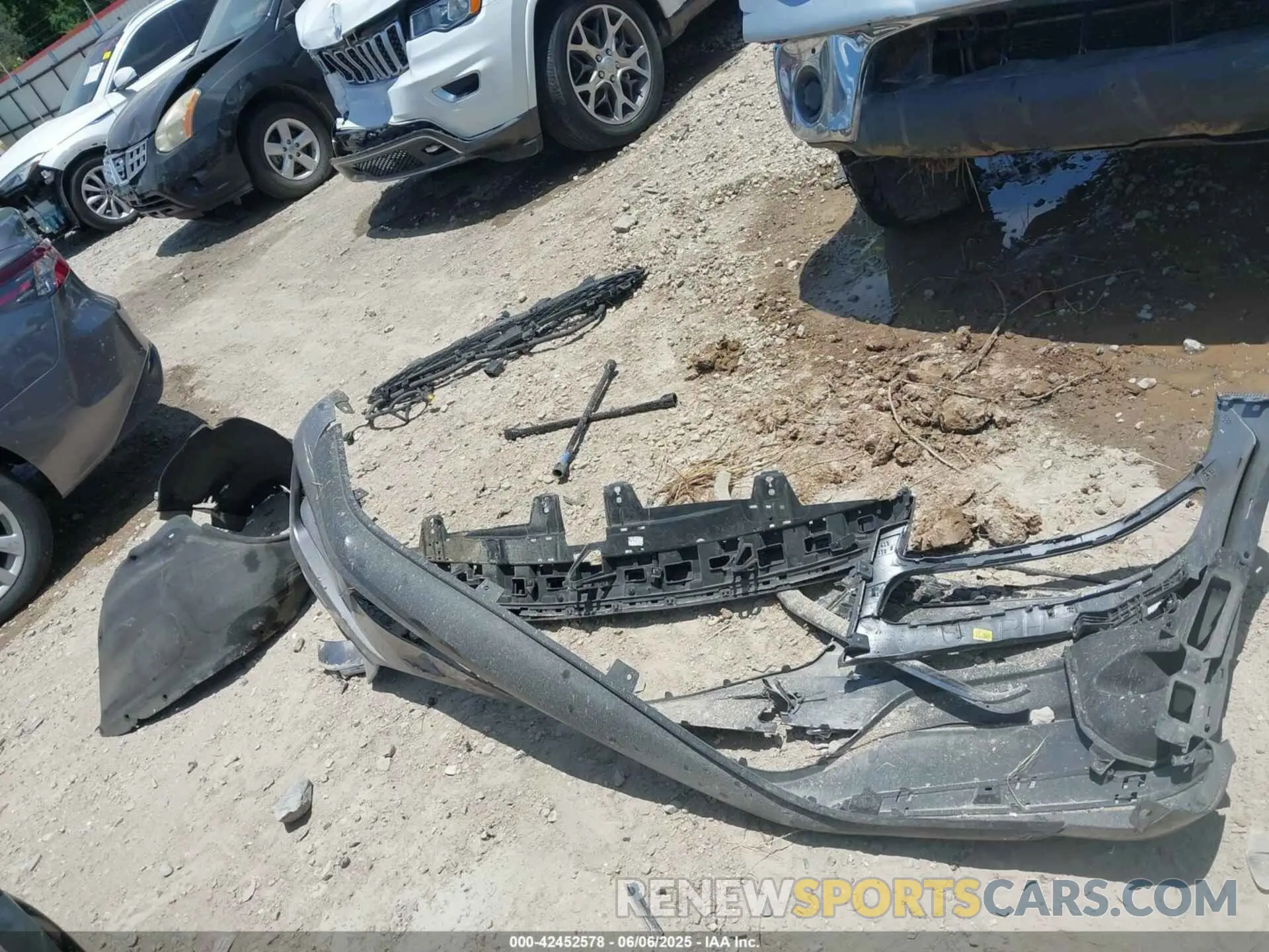 12 Photograph of a damaged car KMUHCESC7MU038058 GENESIS GV80 2021
