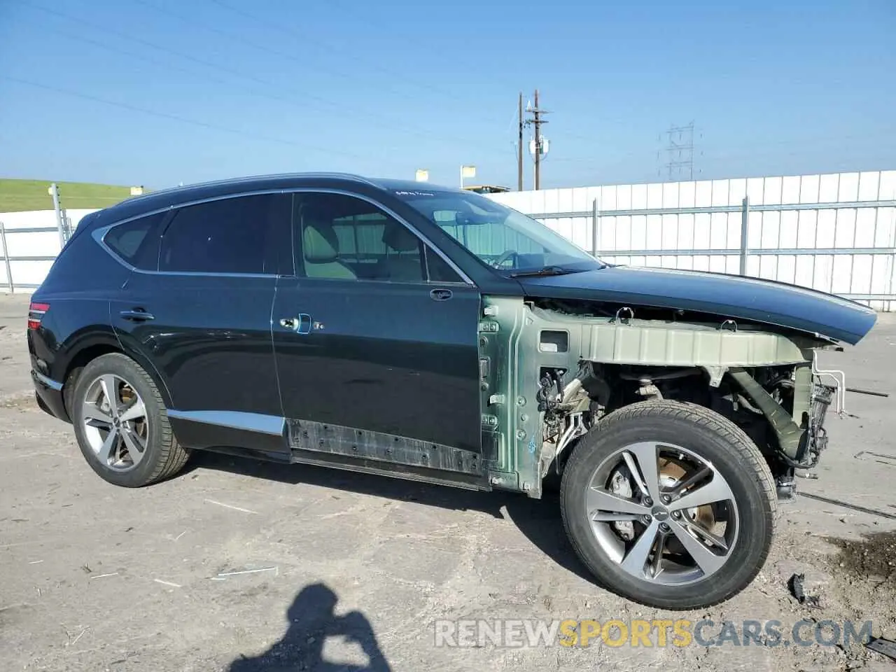 4 Photograph of a damaged car KMUHCESC7MU040635 GENESIS GV80 2021