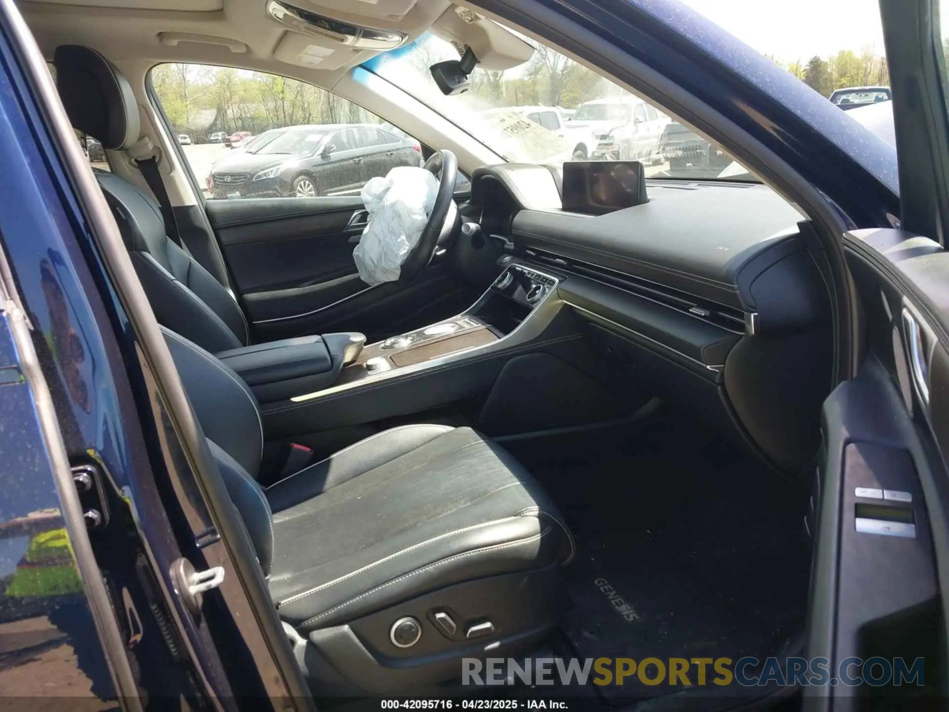5 Photograph of a damaged car KMUHCESC7MU066507 GENESIS GV80 2021