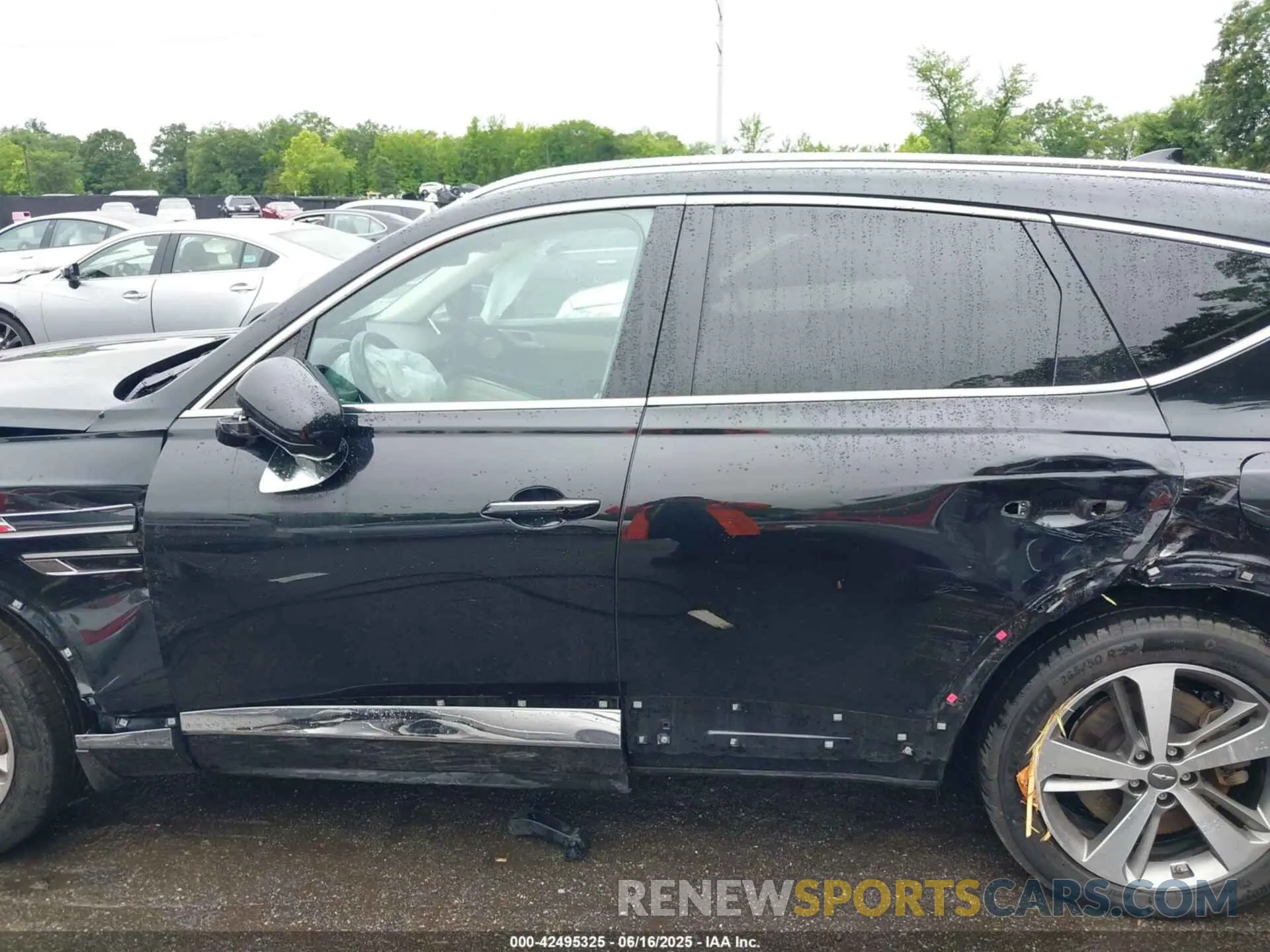 14 Photograph of a damaged car KMUHCESC9MU068355 GENESIS GV80 2021